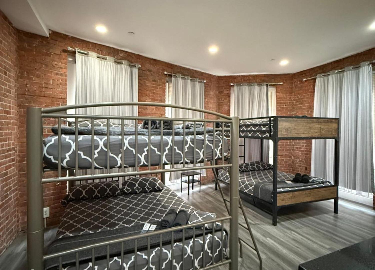 Apartment 31 Street Broadway *