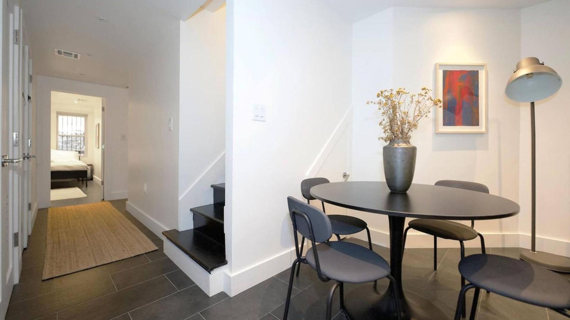 Newly Renovated 2br W Backyard Apartment