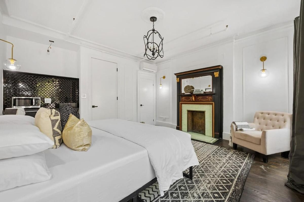 The Perfect For Large Groups Sleeps 10 Apartment New York