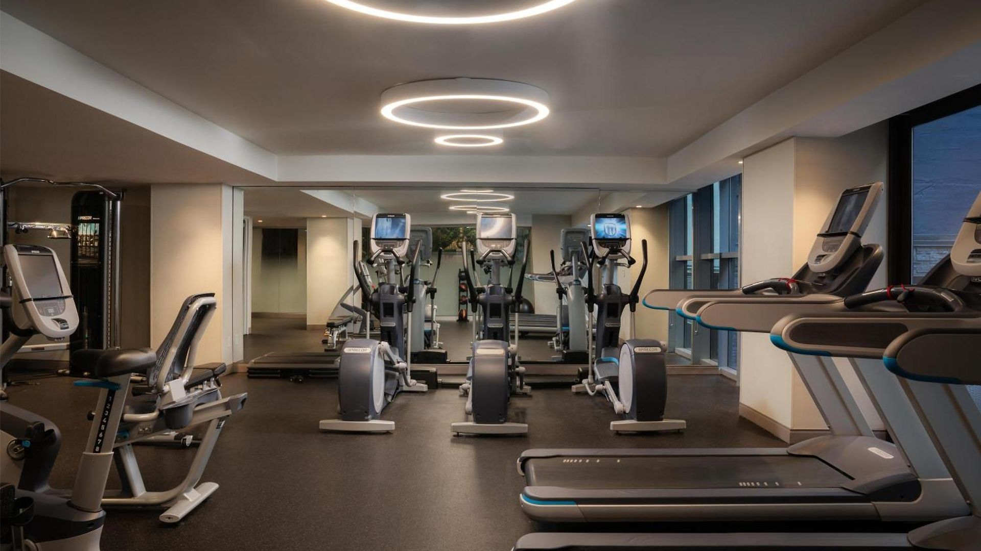 Hotel Newly Renovated Embassy By Hilton Manhattan Times Square