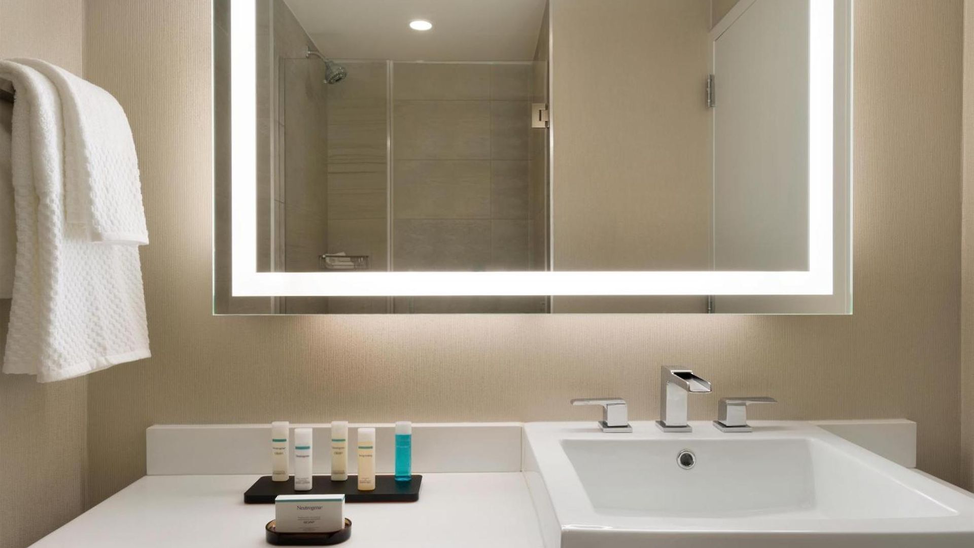 Hotel Newly Renovated Embassy By Hilton Manhattan Times Square 4*