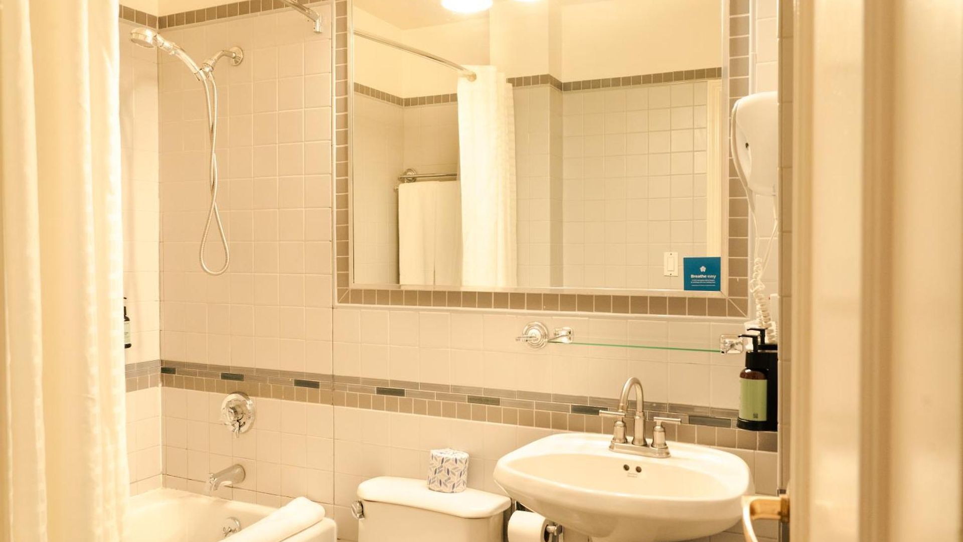 Stanford Hotel 3*