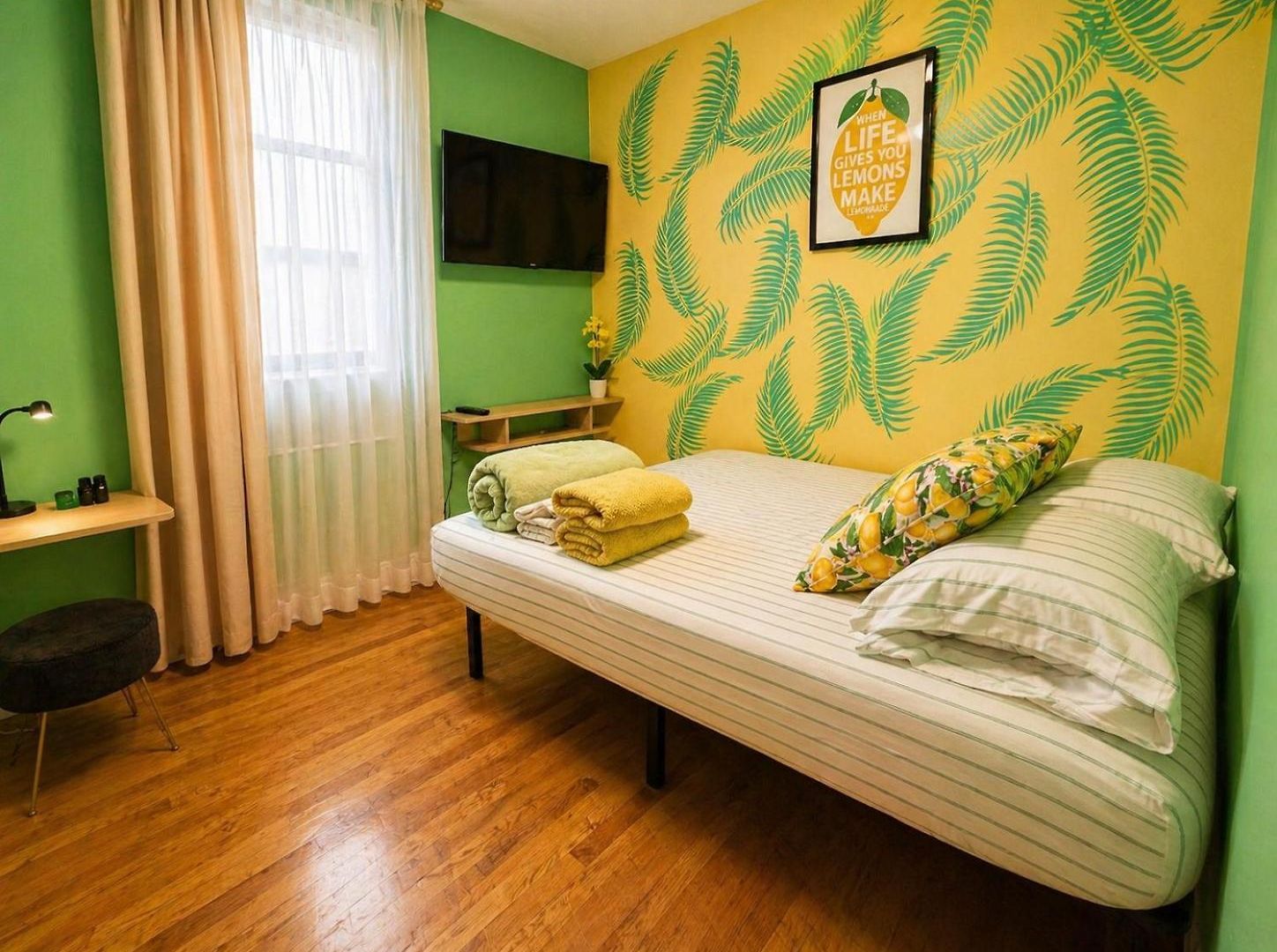 Lemon Vibes In Apartment New York