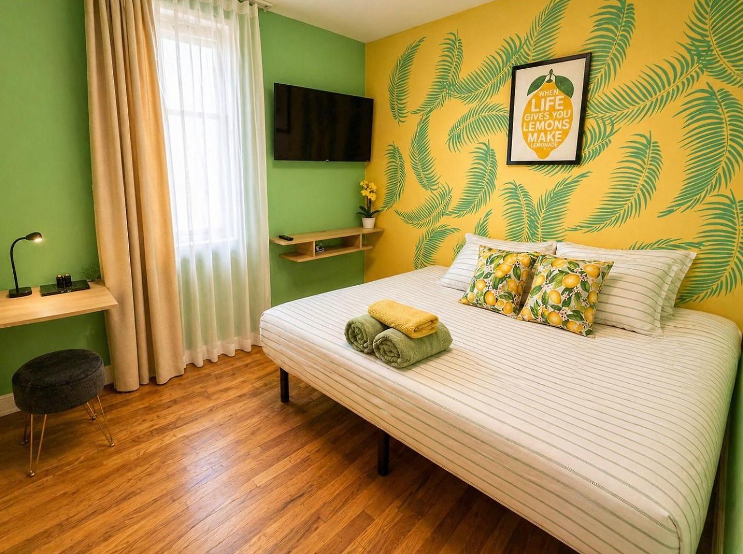 Lemon Vibes In Apartment New York