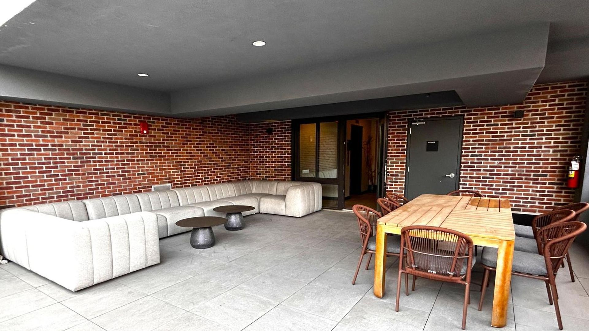 Hotel Dutch Long Island , Belvilla District 6 Formerly Sonder