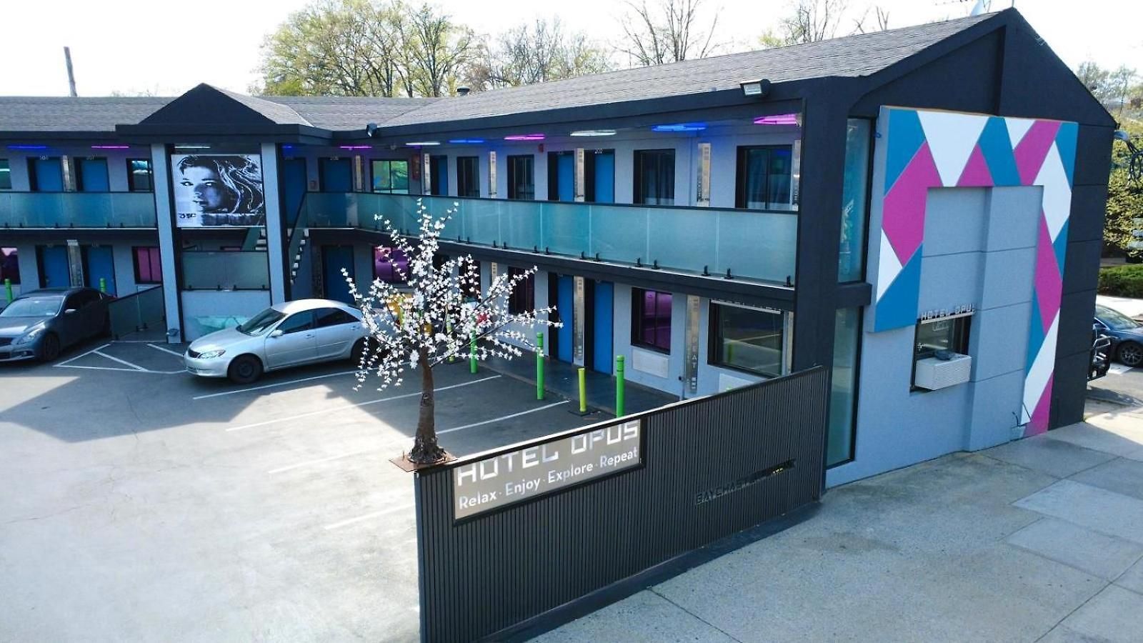 Opus Bronx Near Bay Plaza Mall 3*