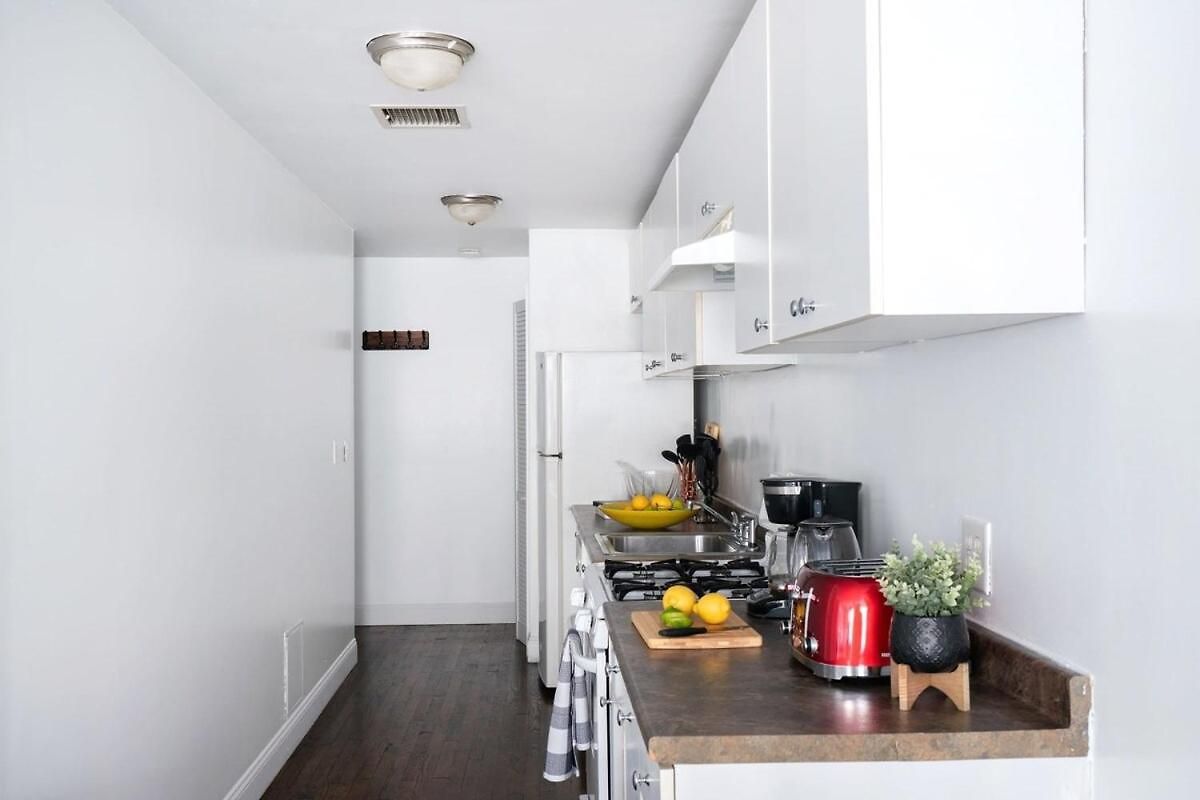 1435-3-3 Bedrooms 2bath W D Prime Upper East