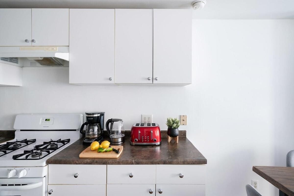 1435-3-3 Bedrooms 2bath W D Prime Upper East New York