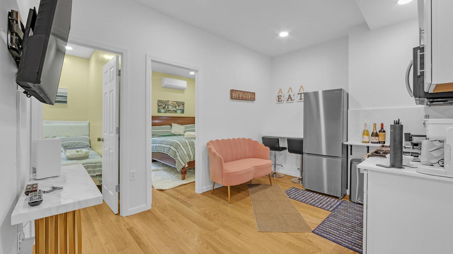 Apartment A Slice Of Paradise Awaits You!