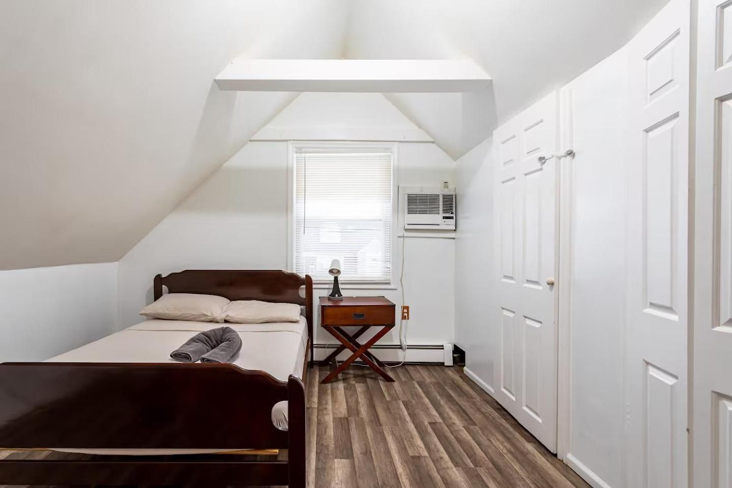 Entire 3bdr W/parking, Backyard, Firepit, Bbq Villa *