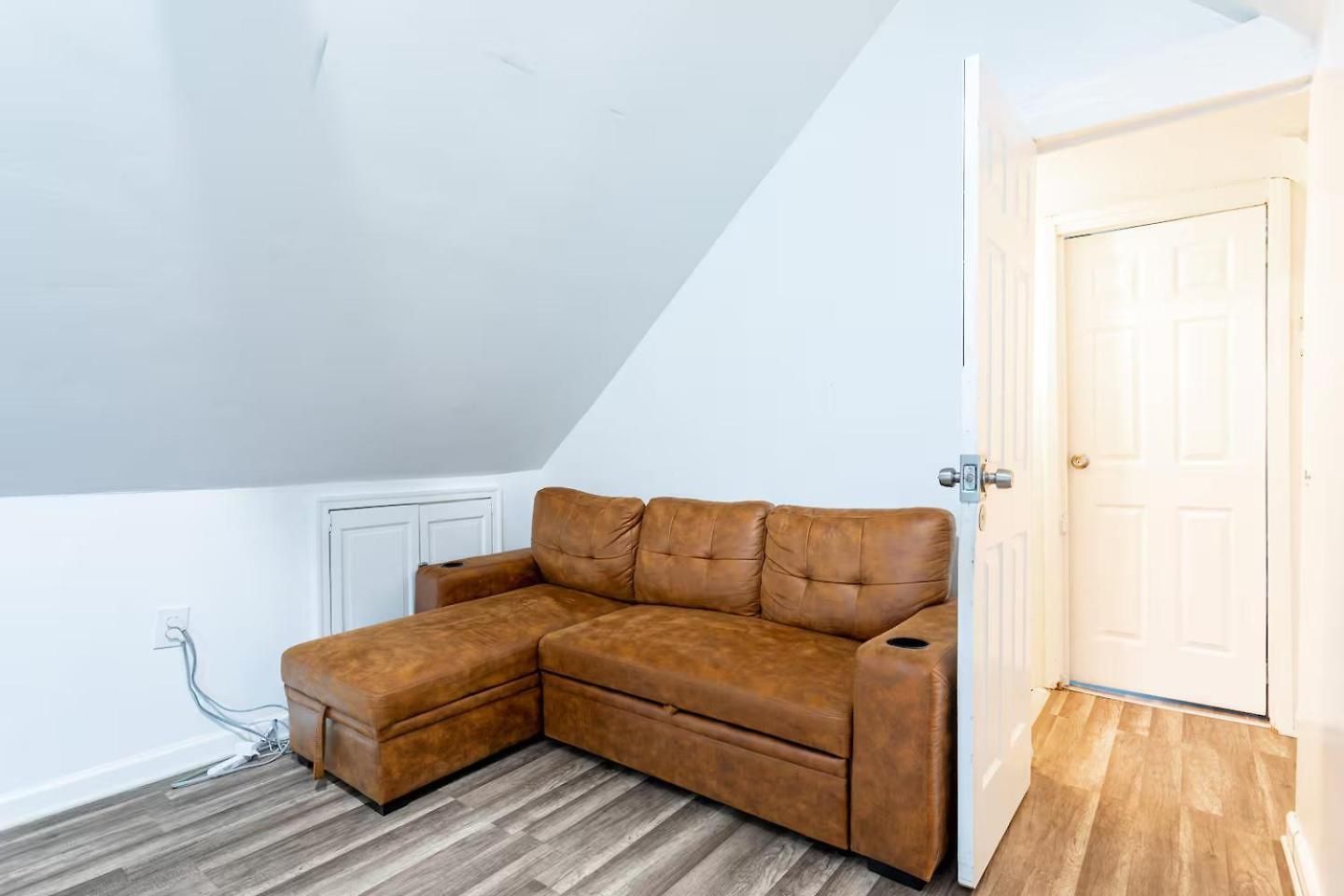 Entire 3bdr W/parking, Backyard, Firepit, Bbq *