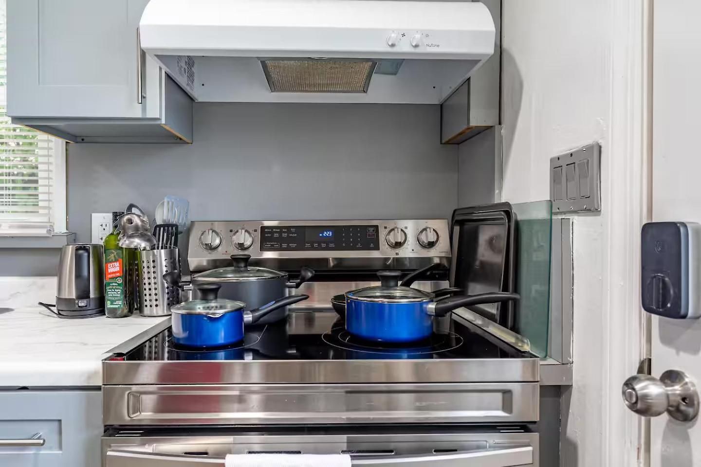 Entire 3bdr W/parking, Backyard, Firepit, Bbq Villa New York