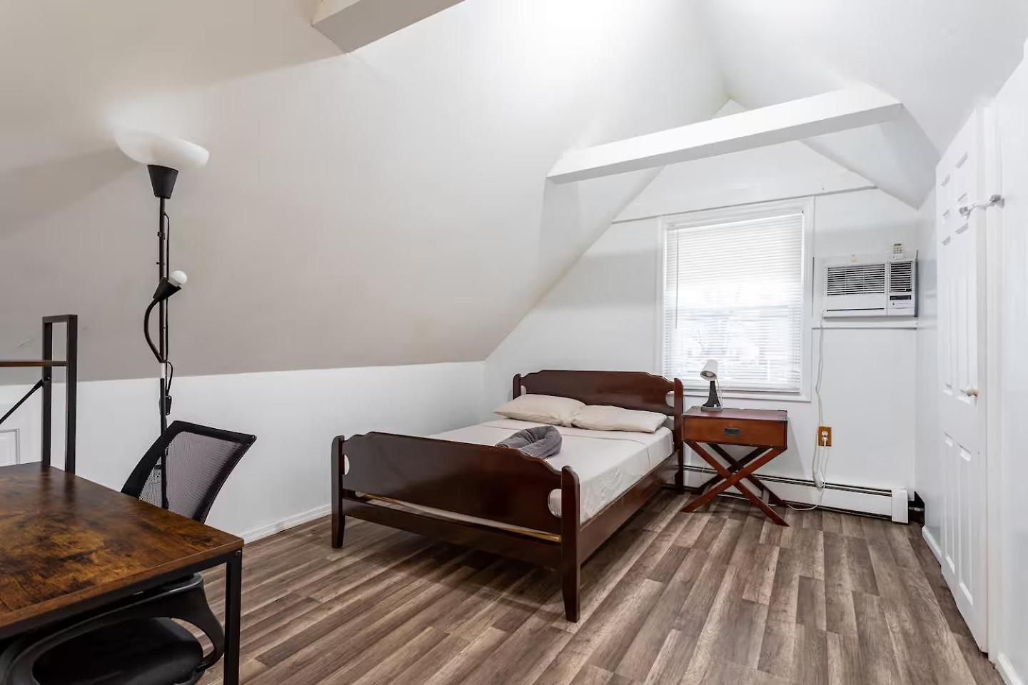 Entire 3bdr W/parking, Backyard, Firepit, Bbq Villa New York