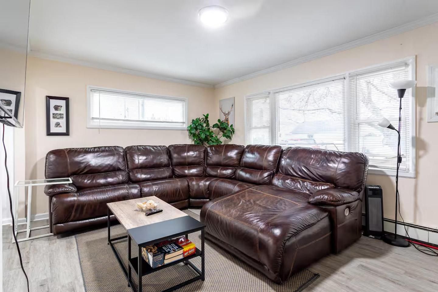 Entire 3bdr W/parking, Backyard, Firepit, Bbq Villa