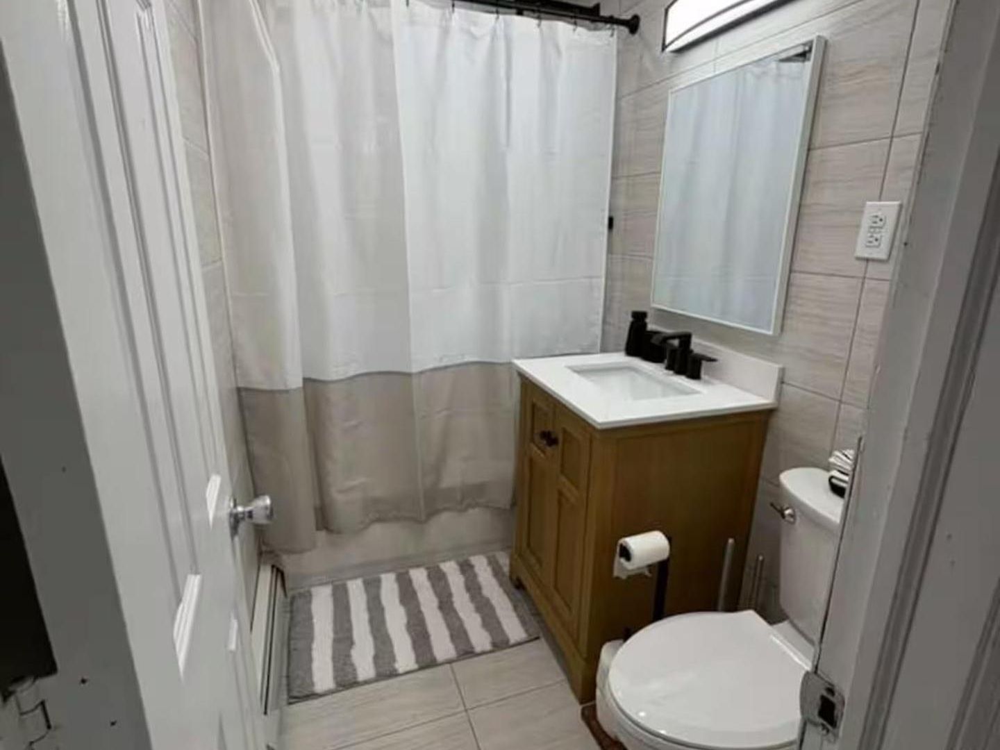 Villa Entire 3bdr W/parking, Backyard, Firepit, Bbq *