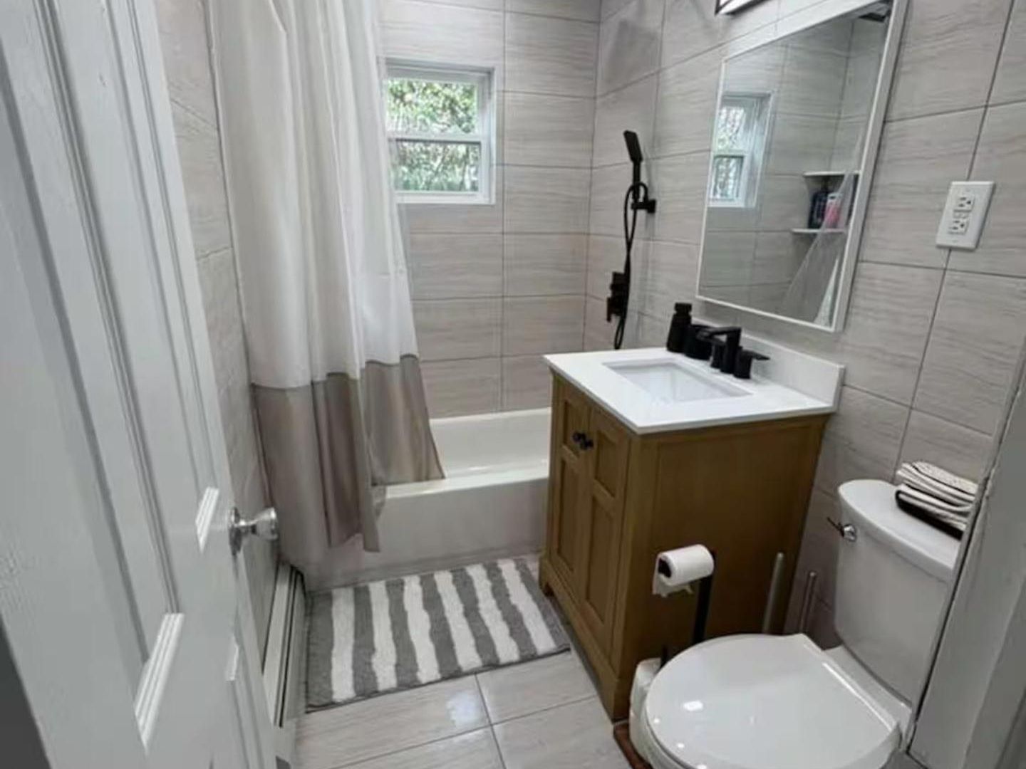 Entire 3bdr W/parking, Backyard, Firepit, Bbq * New York