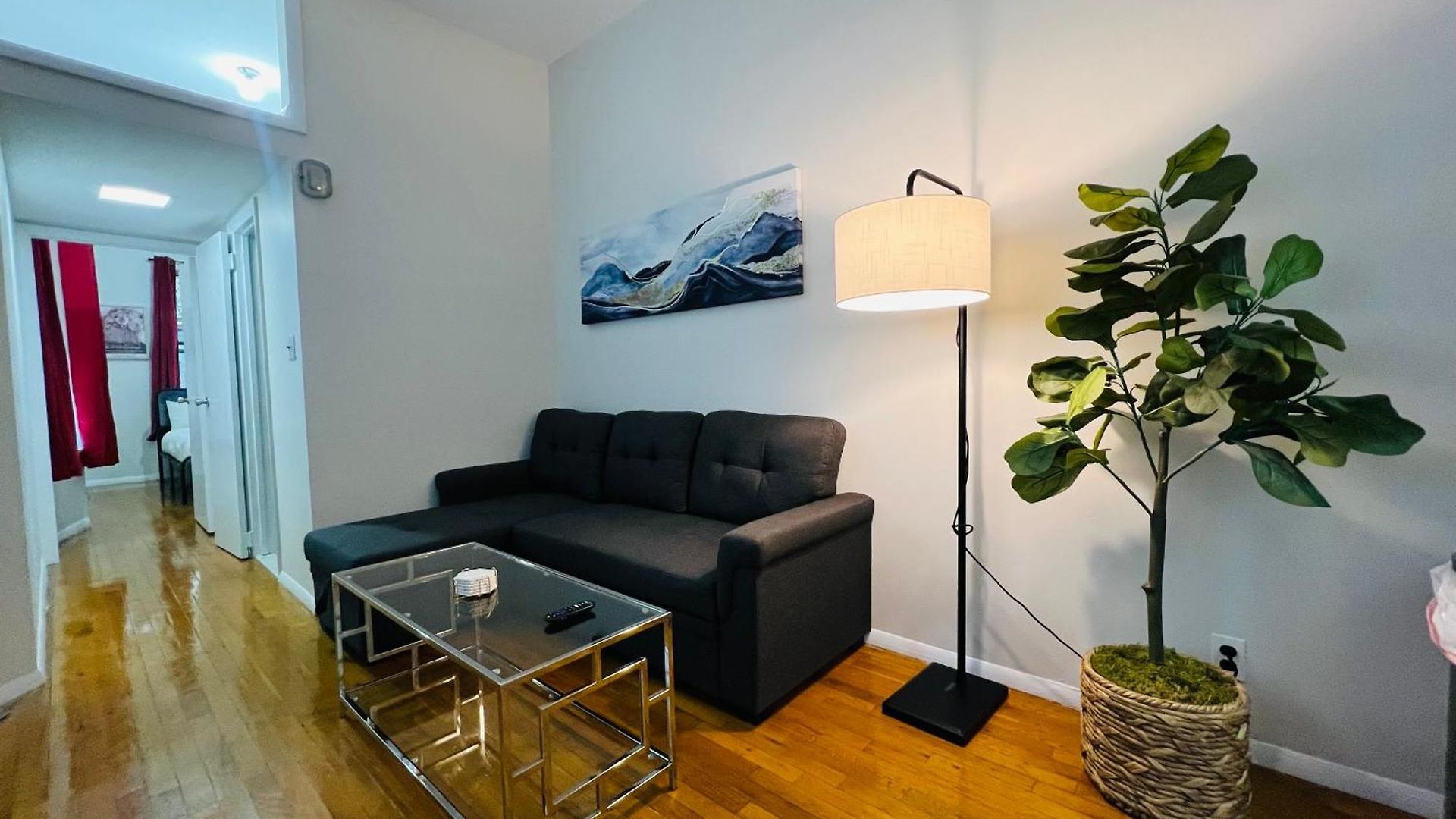 Park Plaza Apartment *