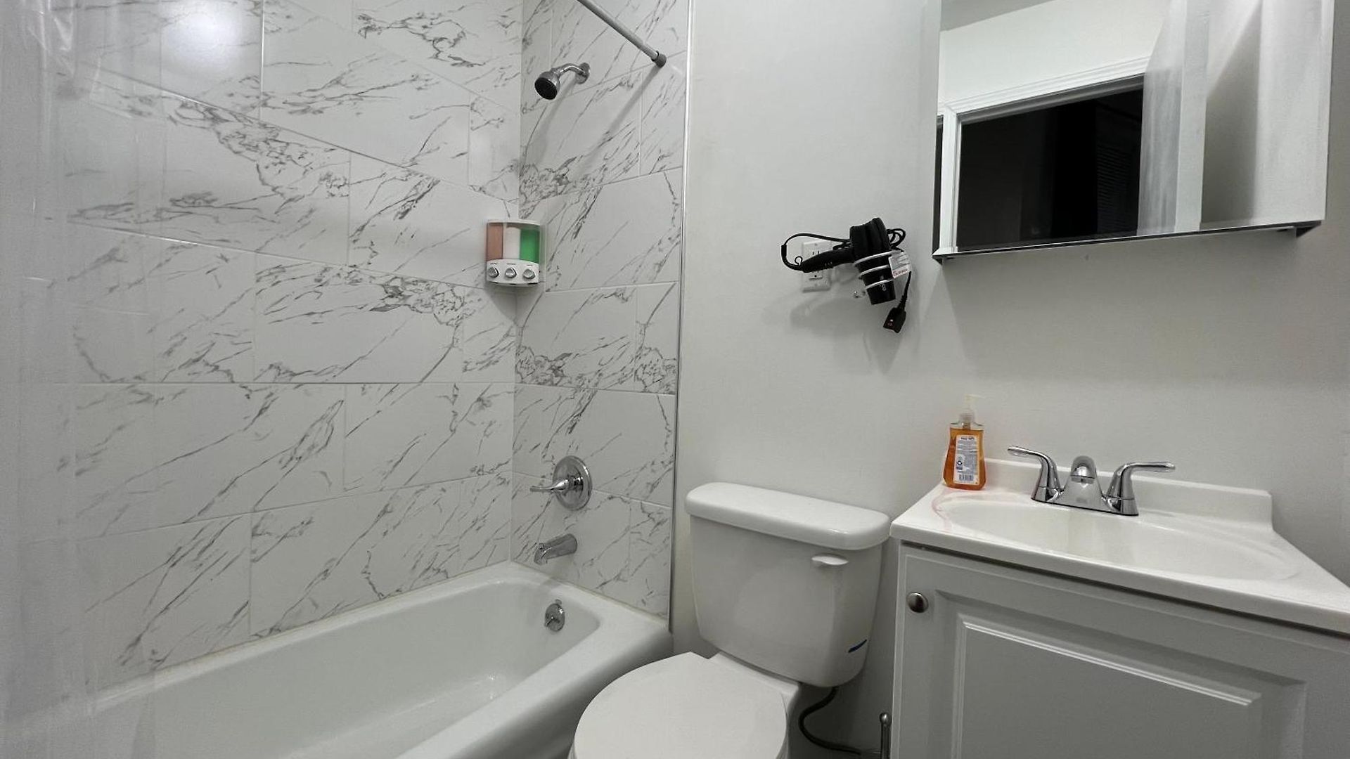 Park Plaza Apartment *