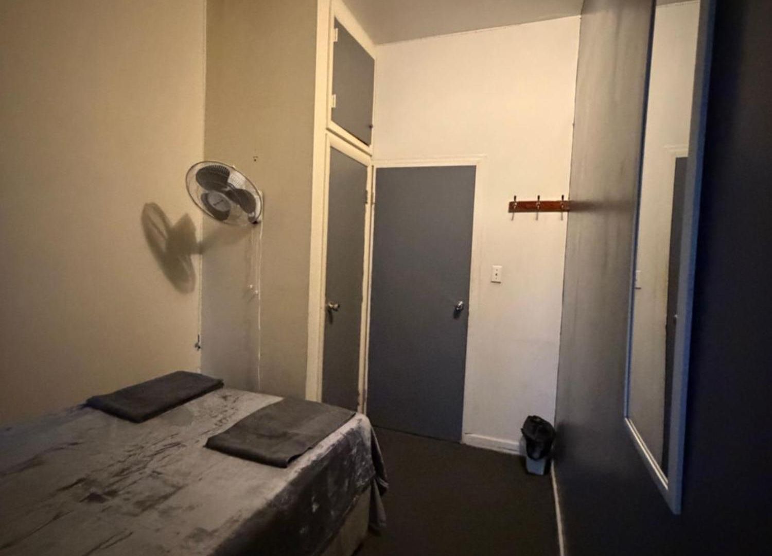 Macaw Hostel *