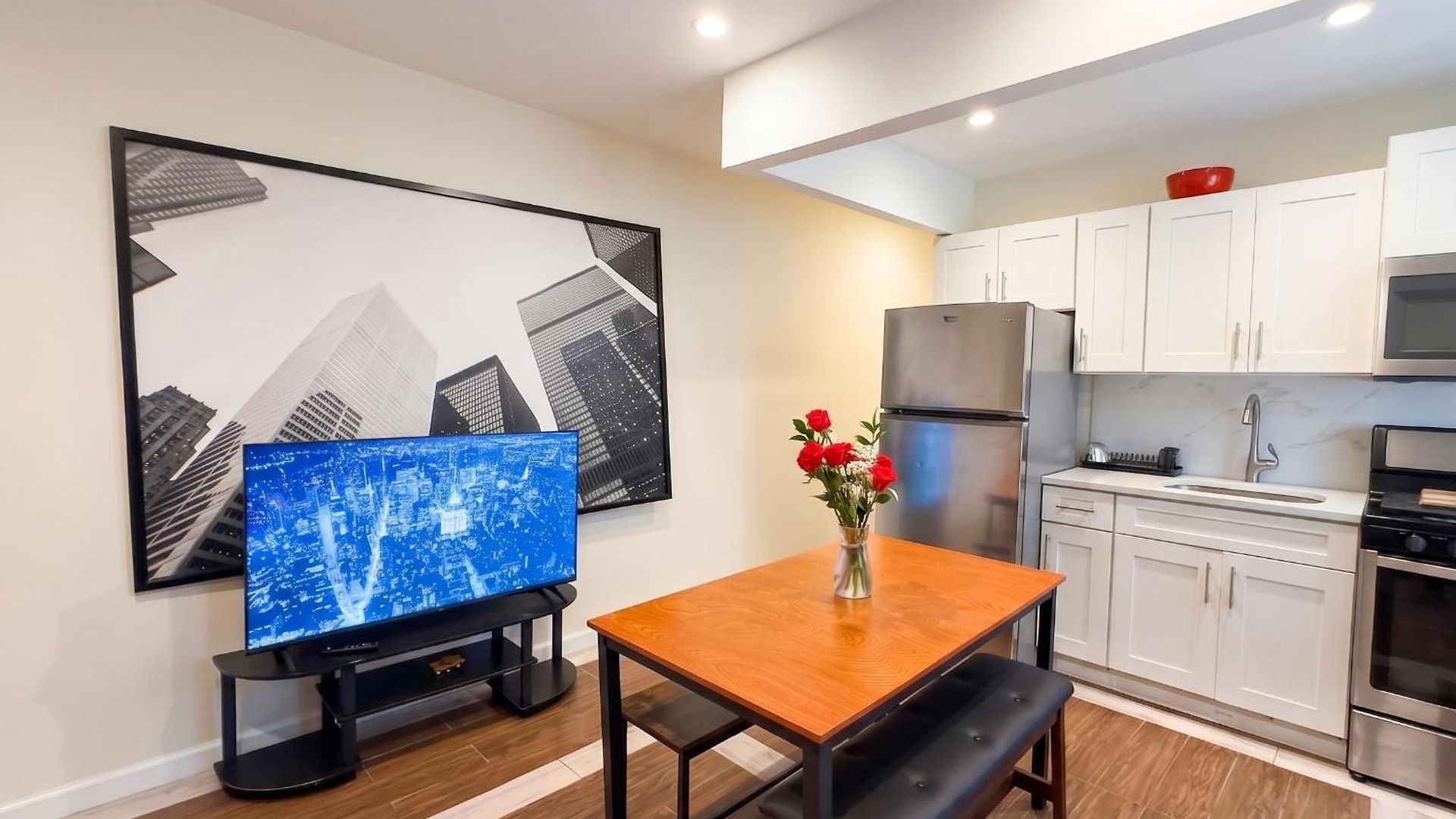 Next To Manhattan 2 Bedrooms - Subway 20 Steps, Manhattan 1 Stop