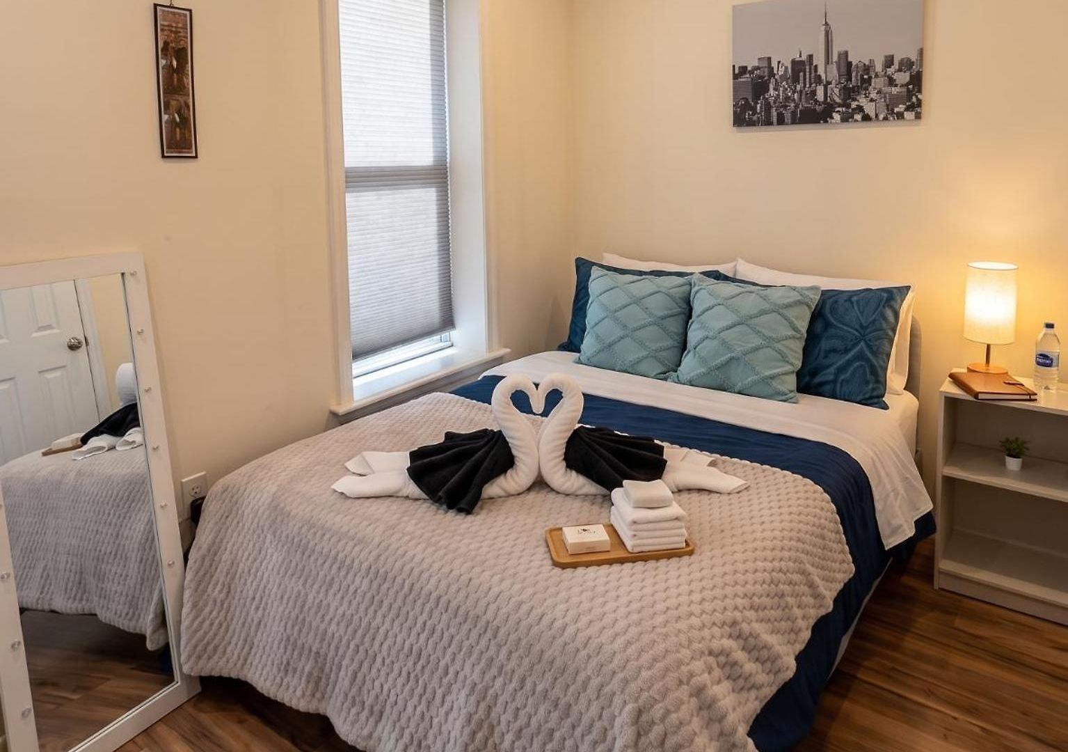 Next To Manhattan 2 Bedrooms - Subway 20 Steps, Manhattan 1 Stop Apartment *