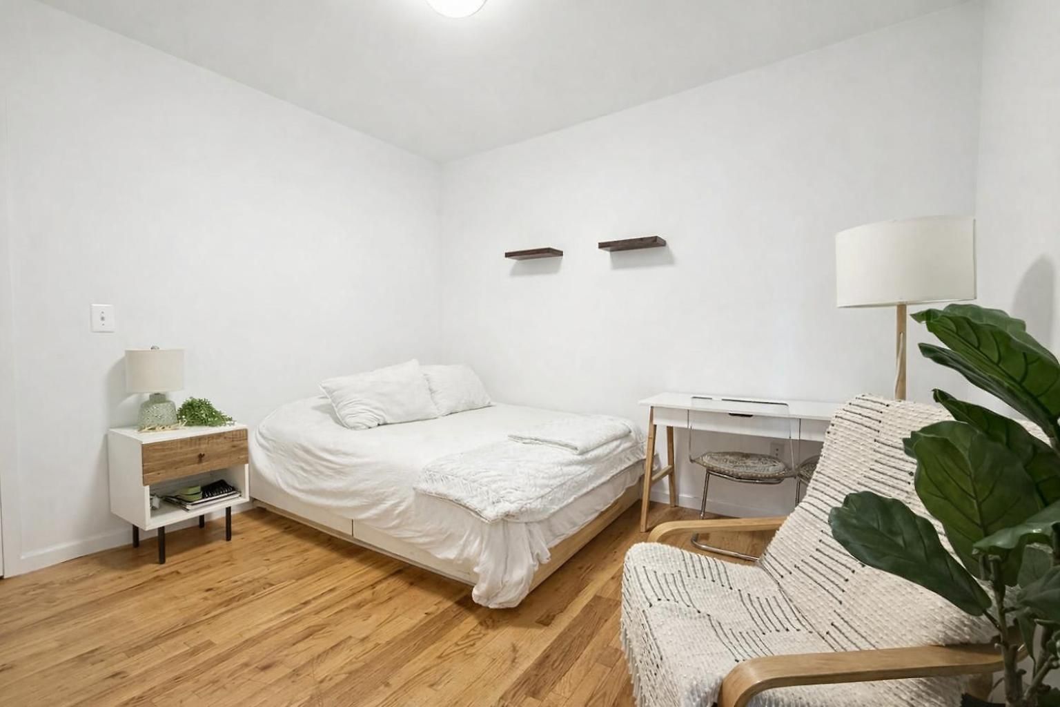 In A 3 Big Prime Harlem Location Near Park * New York