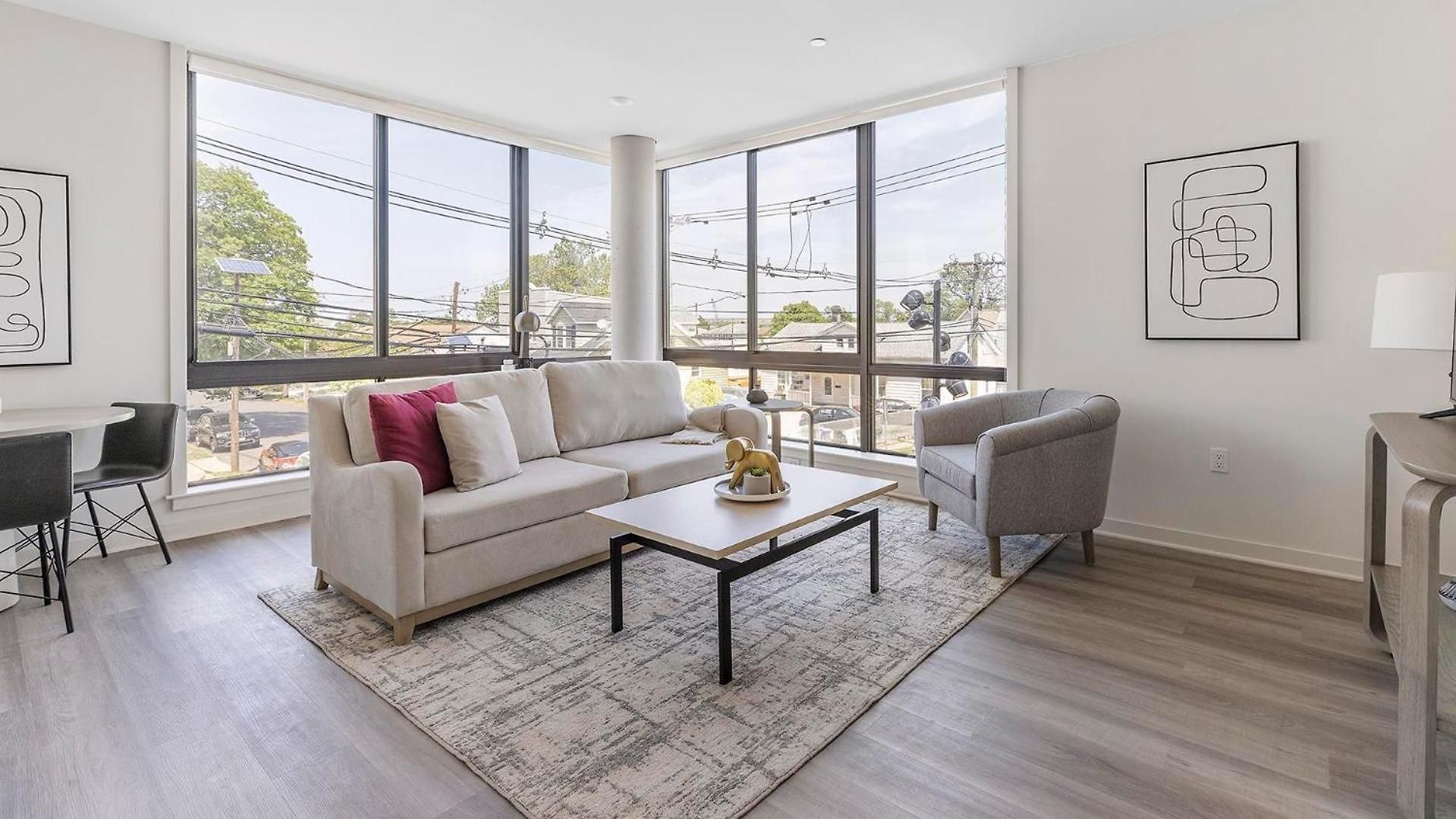 Landing Spectacular 2Bd Courtyard Gym Apartment *