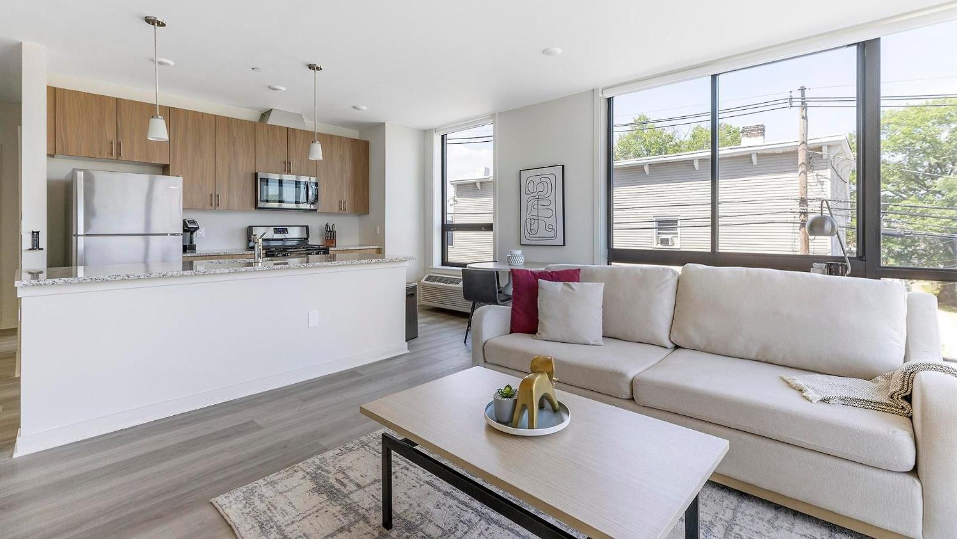 Landing Spectacular 2Bd Courtyard Gym Apartment *