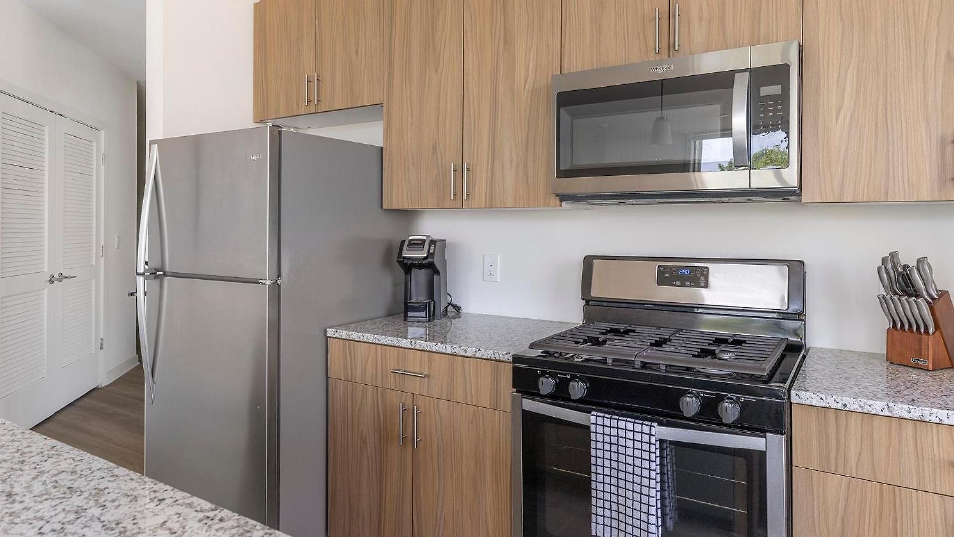 Landing Spectacular 2Bd Courtyard Gym *
