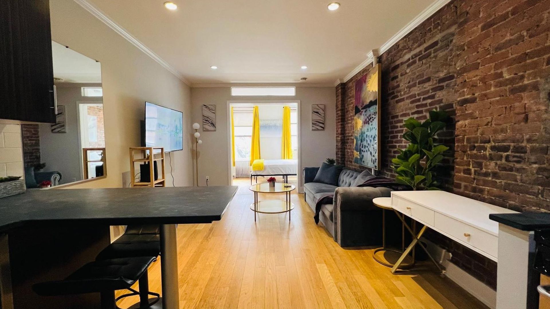 Midtown West By Times Square Apartment *