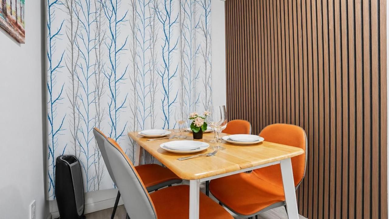 Elegant 3 Bedroom Unit In Lower Manhattan Apartment *