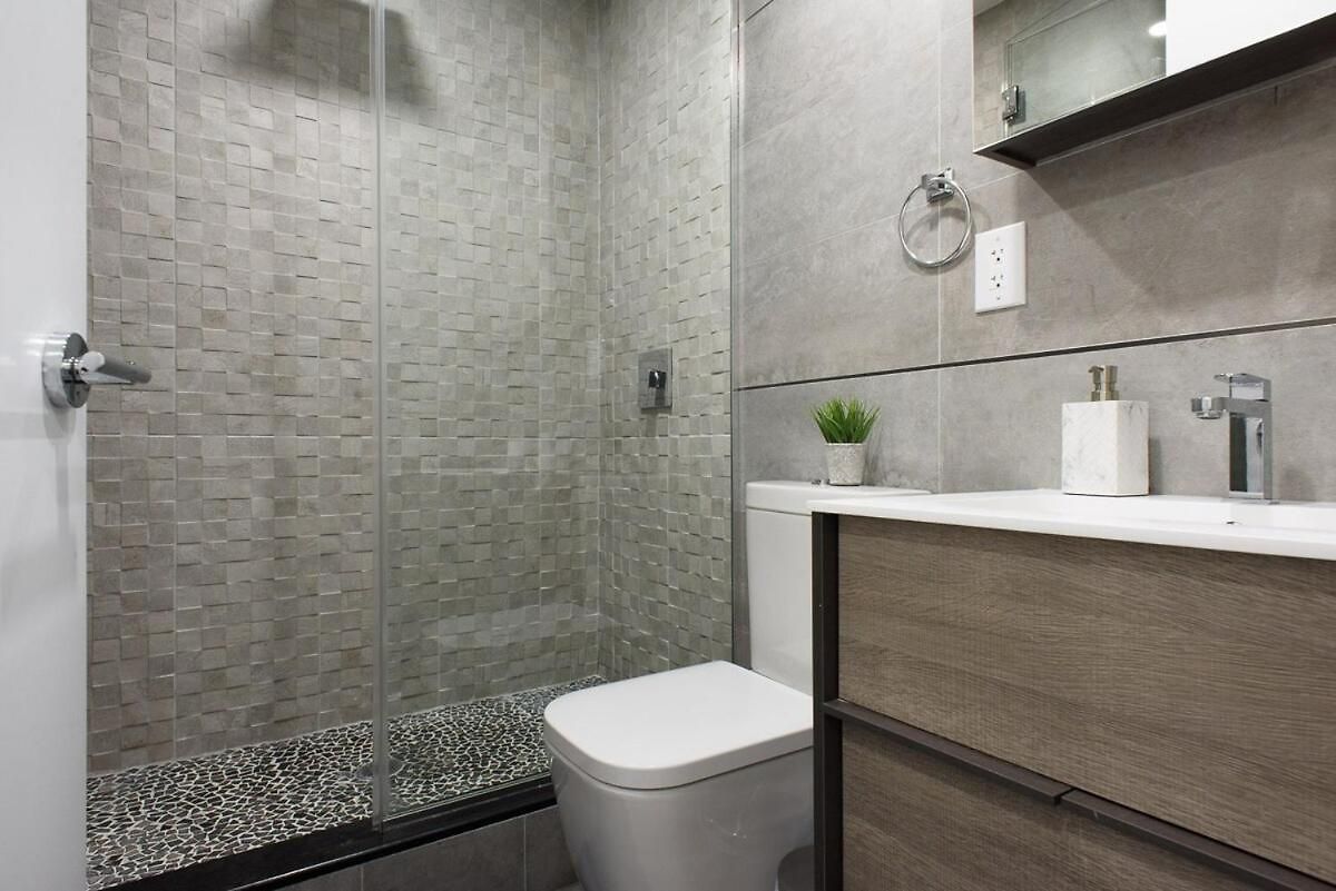 Apartment 244 East New York