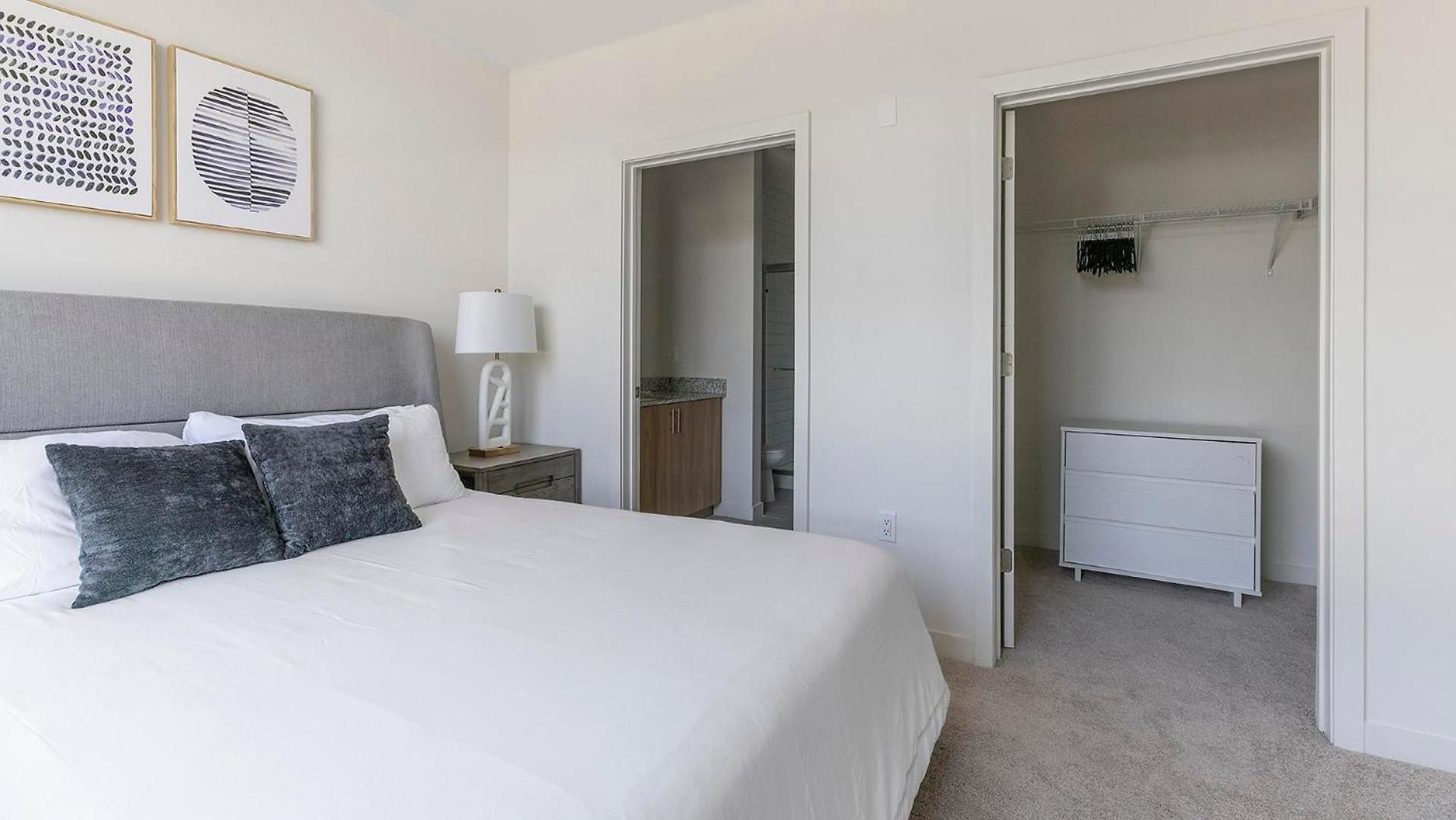 Landing Spectacular 2Bd Courtyard Gym *