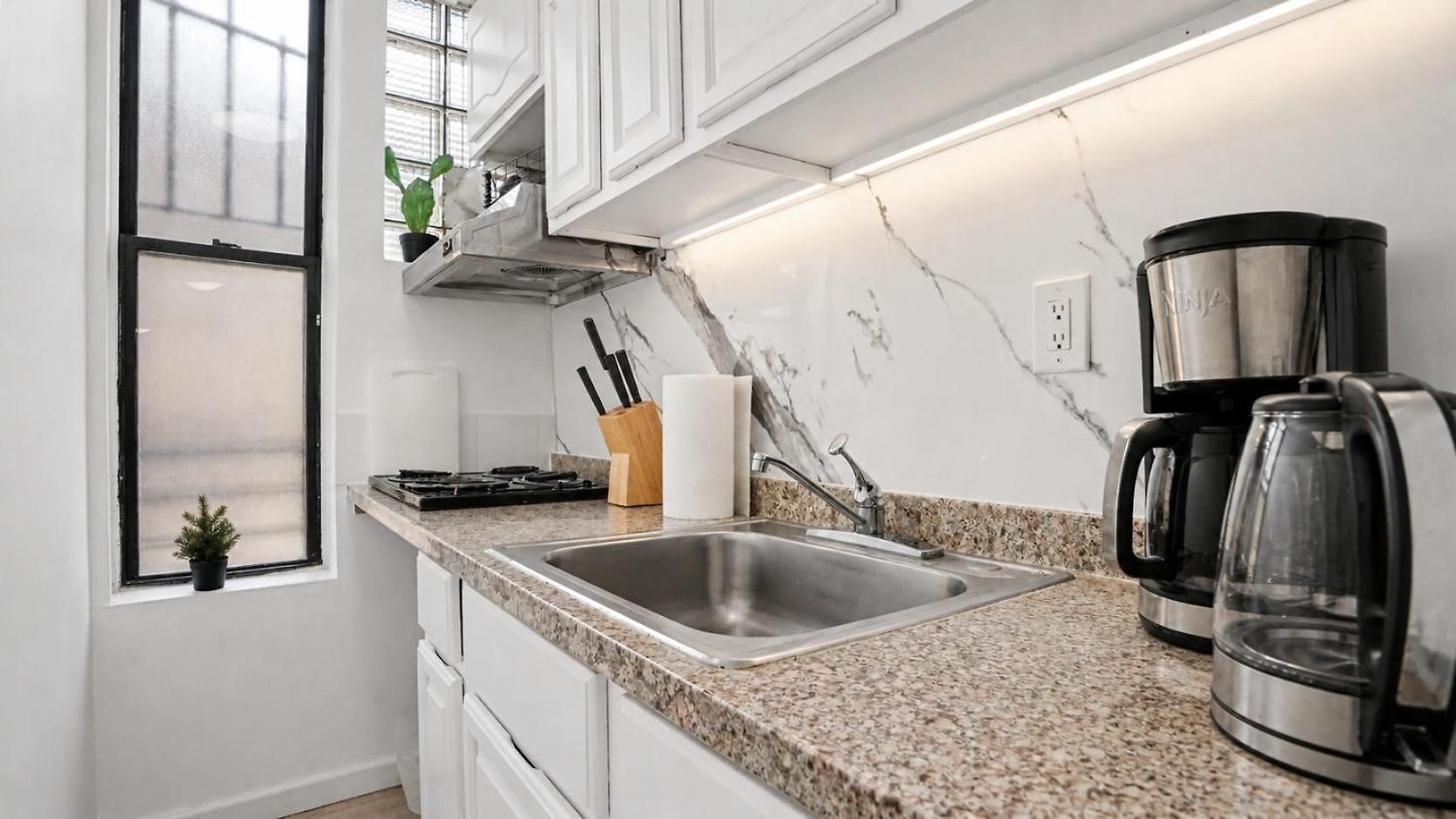 Elegant 3 Bedroom Unit In Lower Manhattan Apartment *
