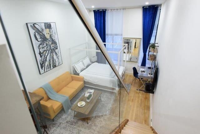 244 East New York