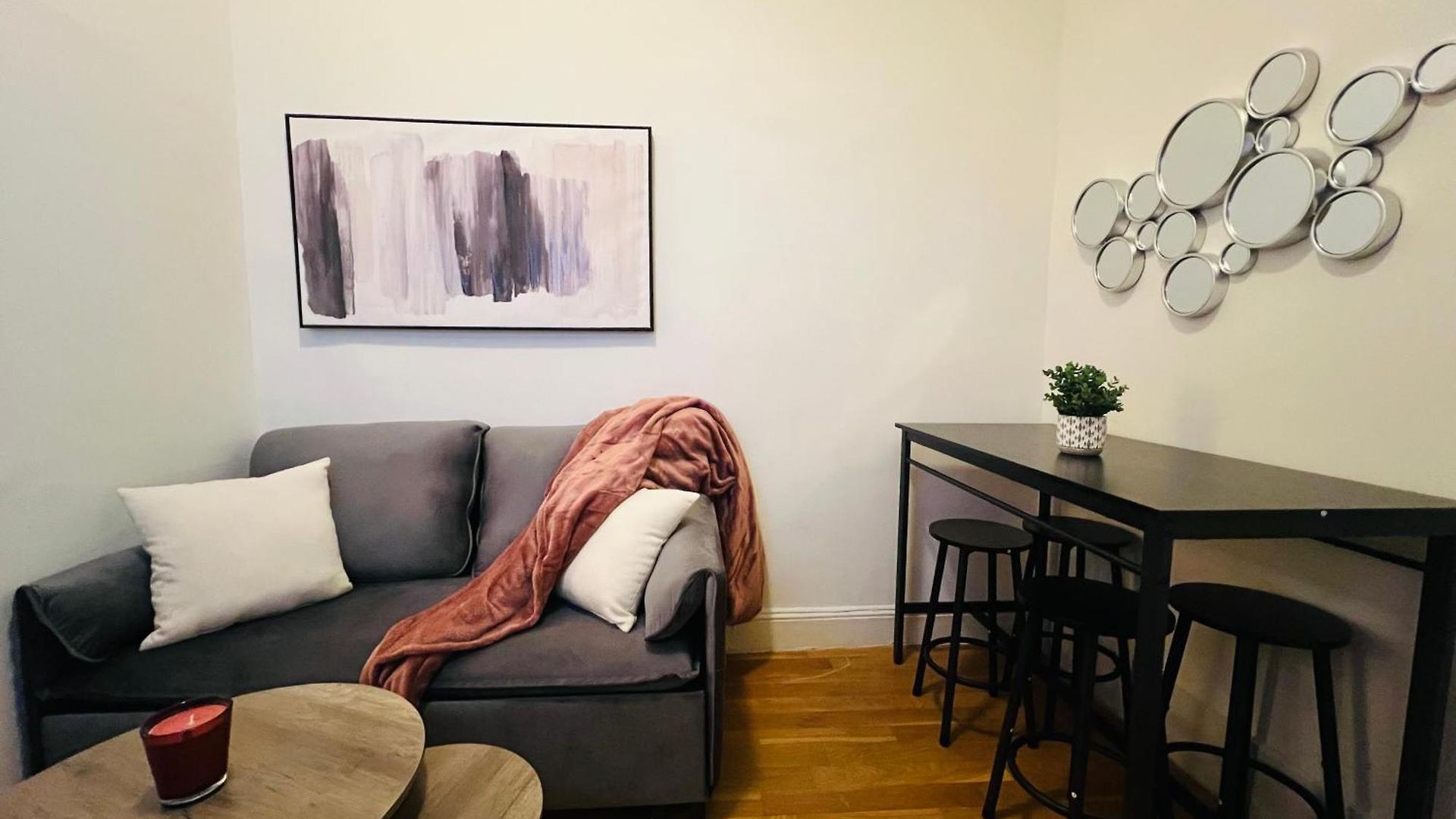 Midtown West By Times Square Apartment *