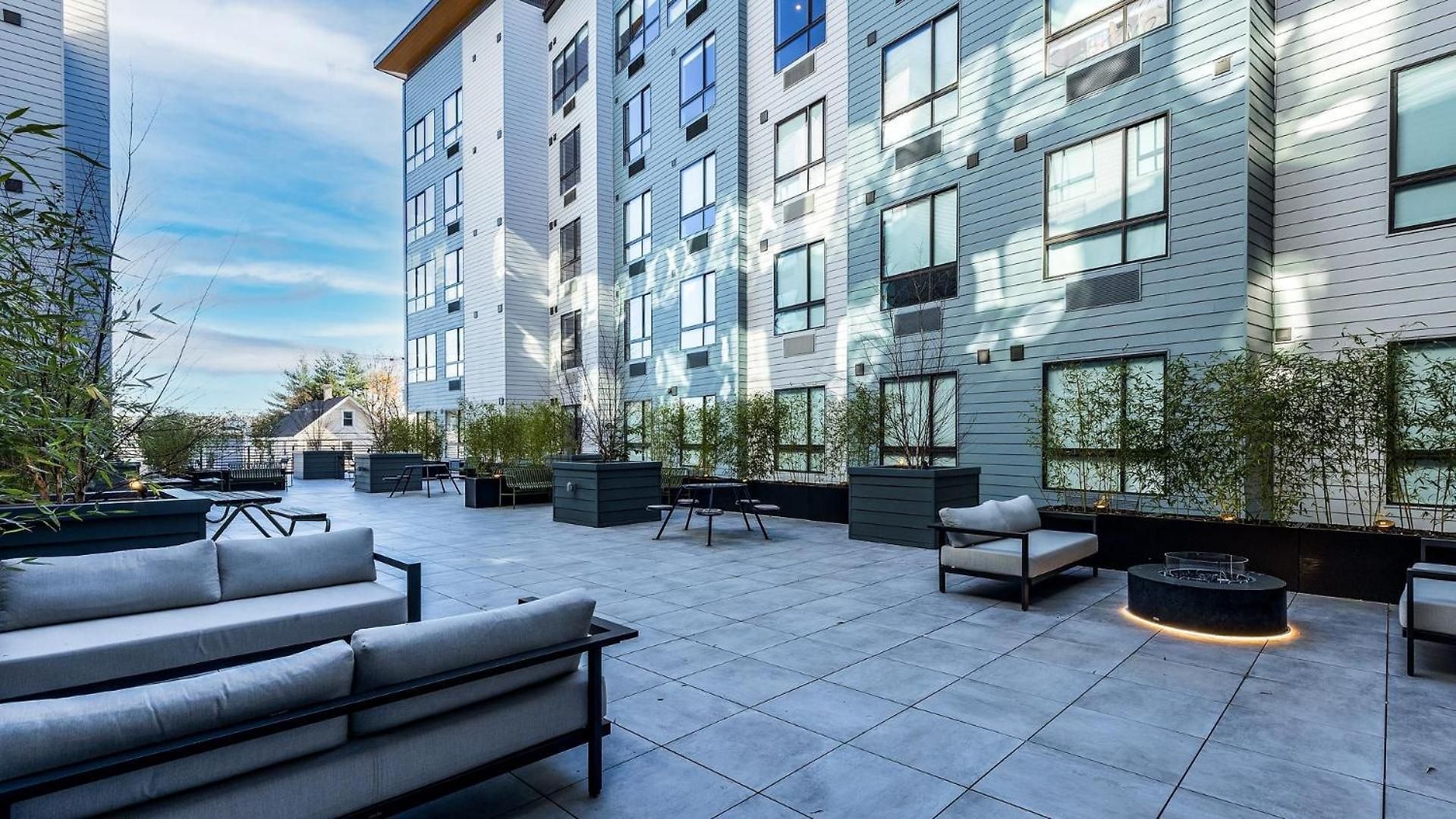 Landing Spectacular 2Bd Courtyard Gym