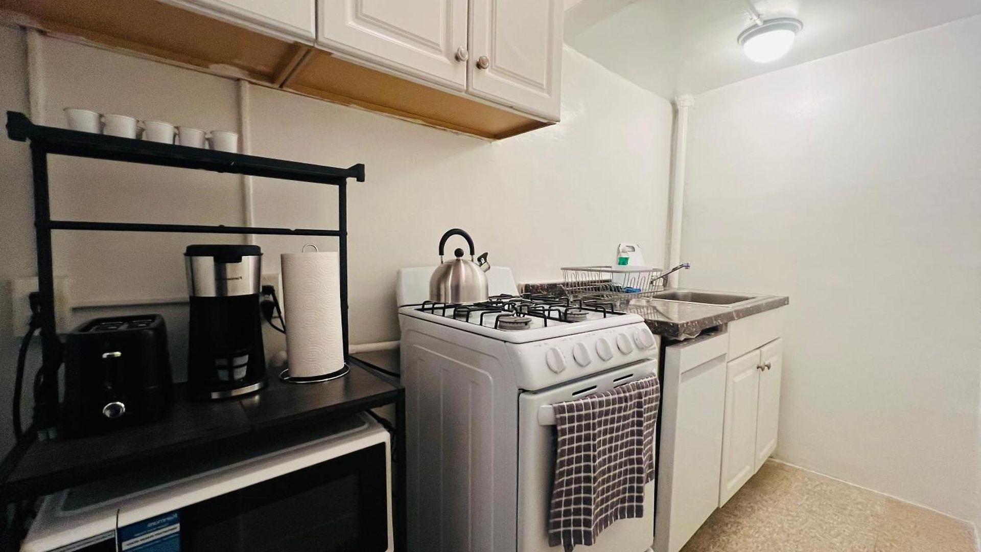 Midtown West By Times Square Apartment