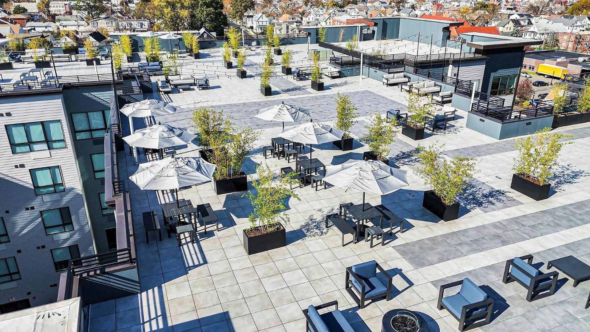Landing Spectacular 2Bd Courtyard Gym *