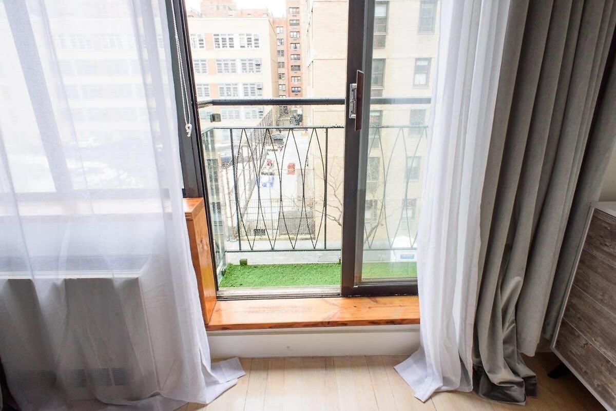 Apartment 244 East New York