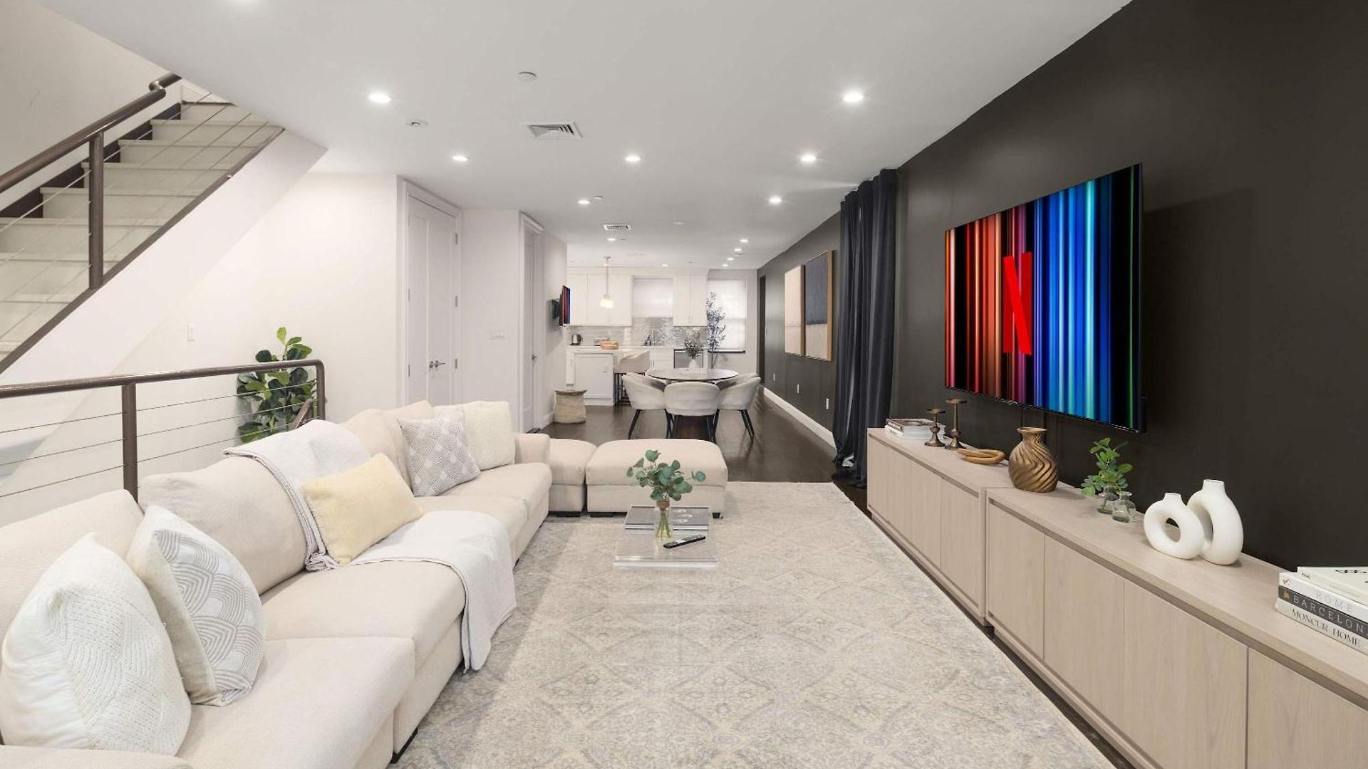 Stylish 3br Designer In Nyc Apartment
