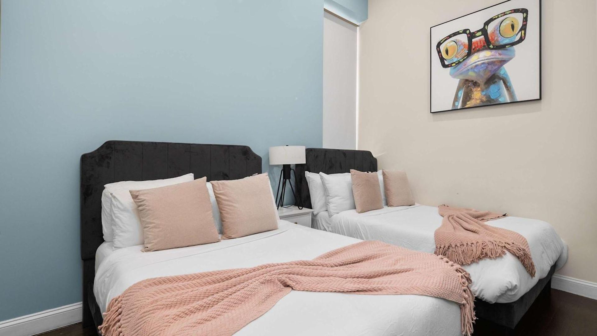 Stylish 3br Designer In Nyc * New York