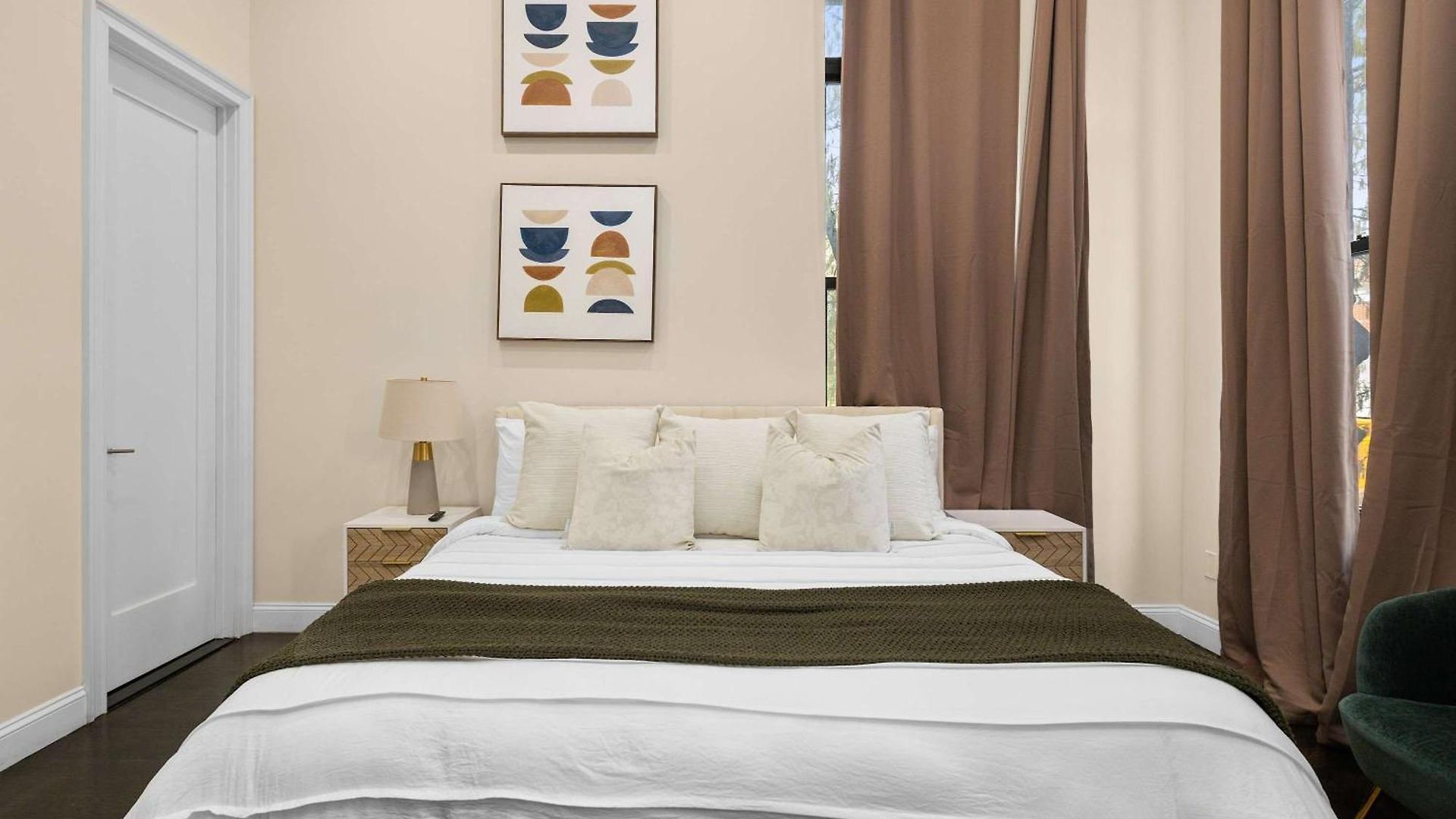 Stylish 3br Designer In Nyc Apartment New York