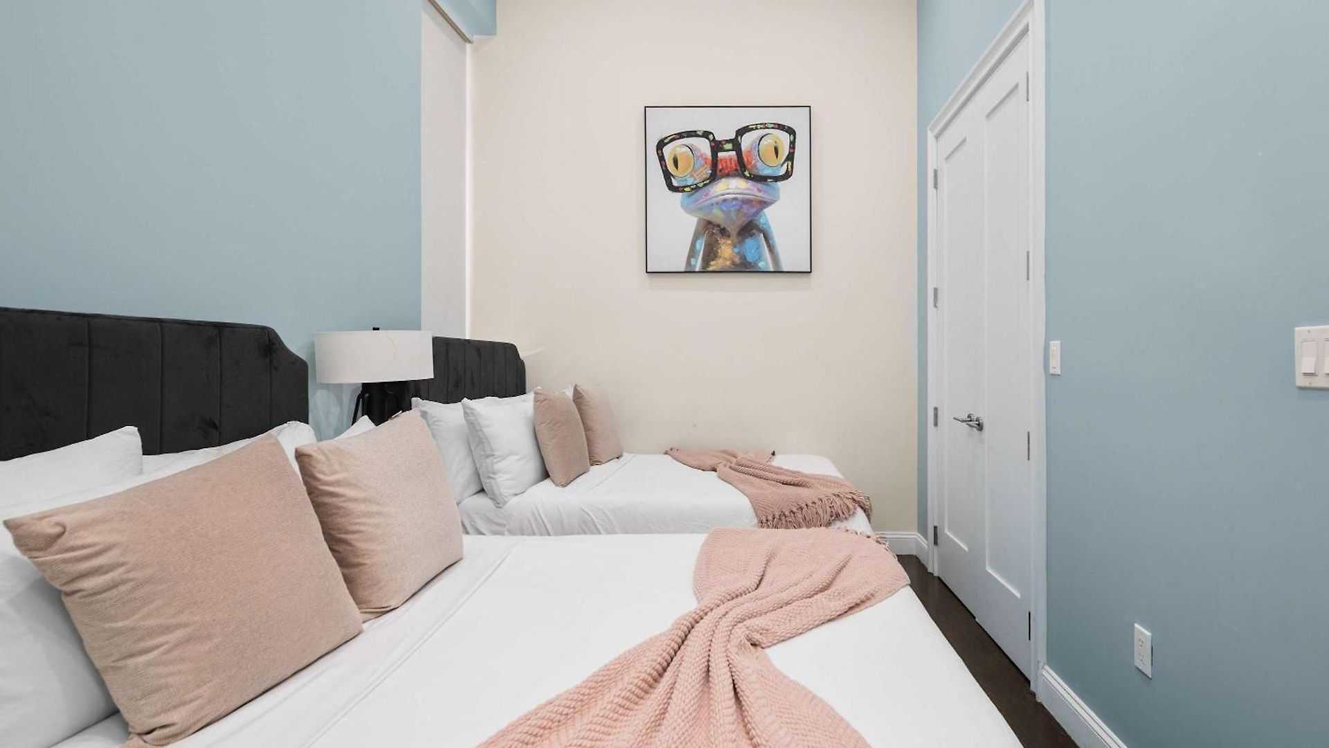 Stylish 3br Designer In Nyc Apartment New York