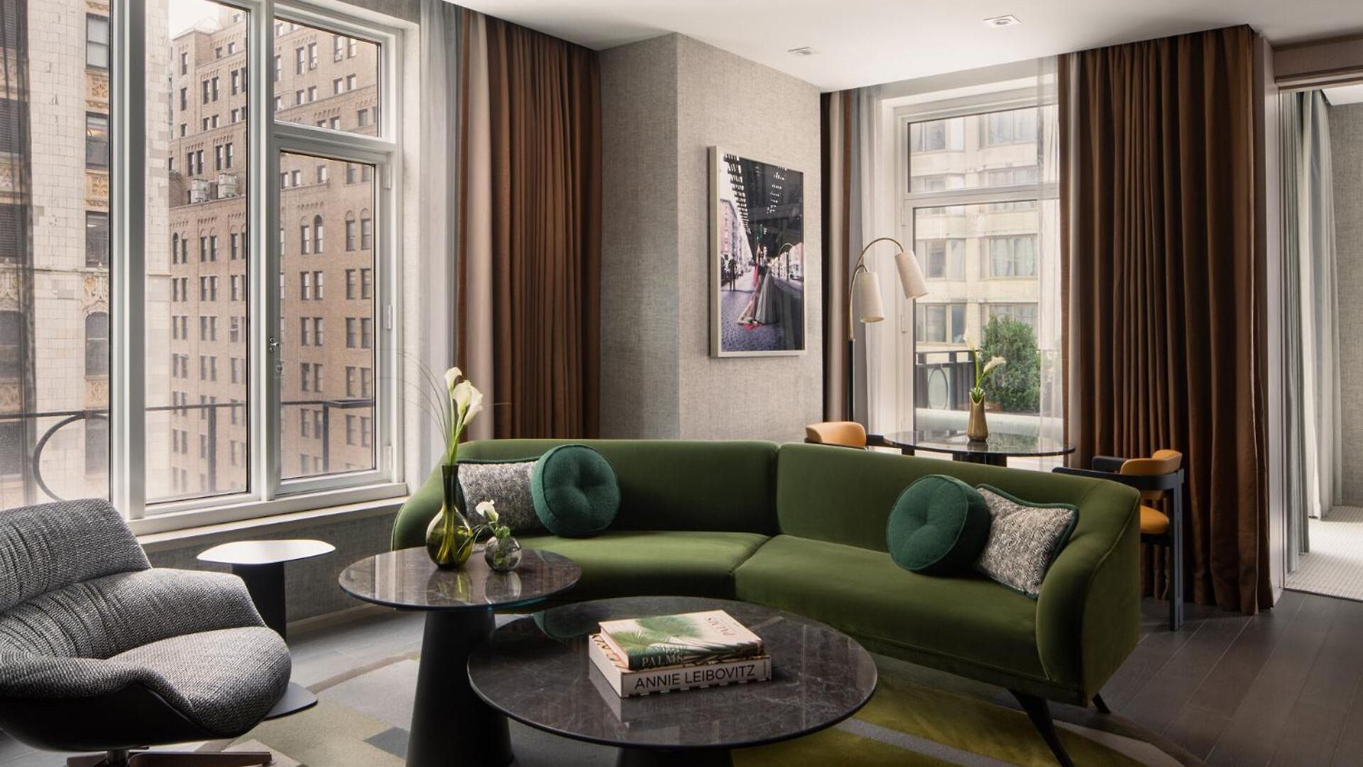 Four Seasons Downtown Hotel 5*