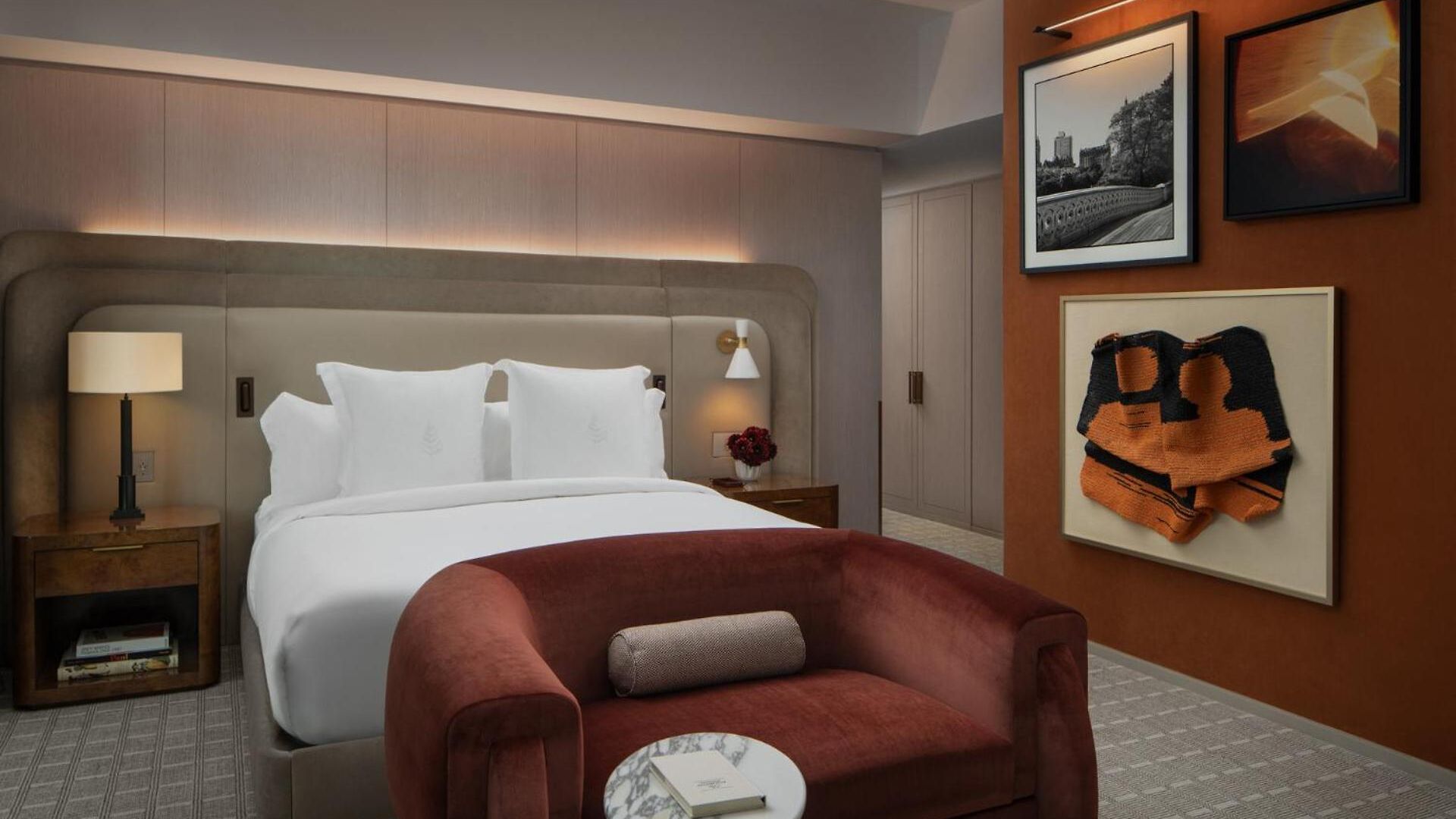 Four Seasons Downtown 5*