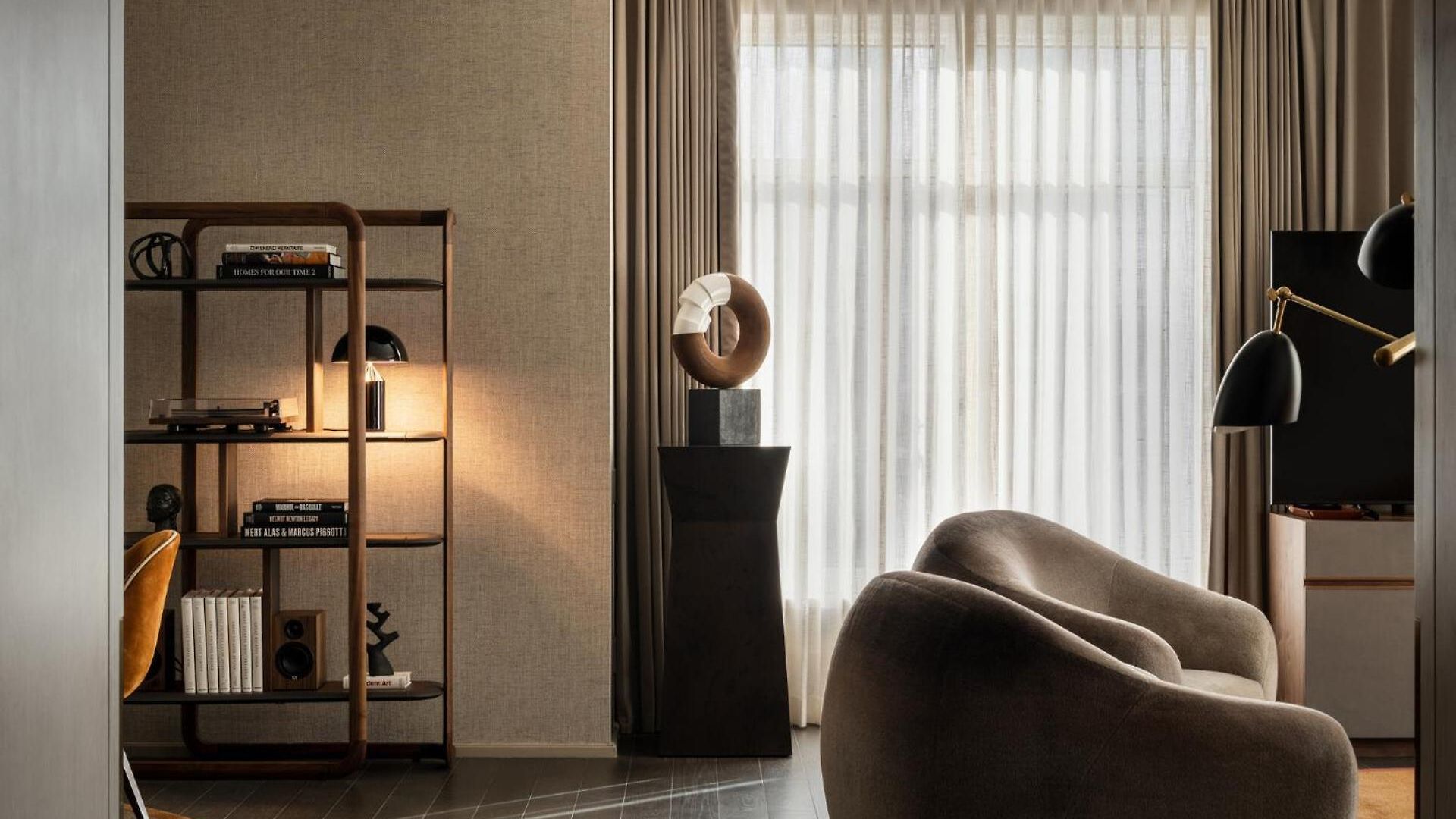 Four Seasons Downtown Hotel 5*