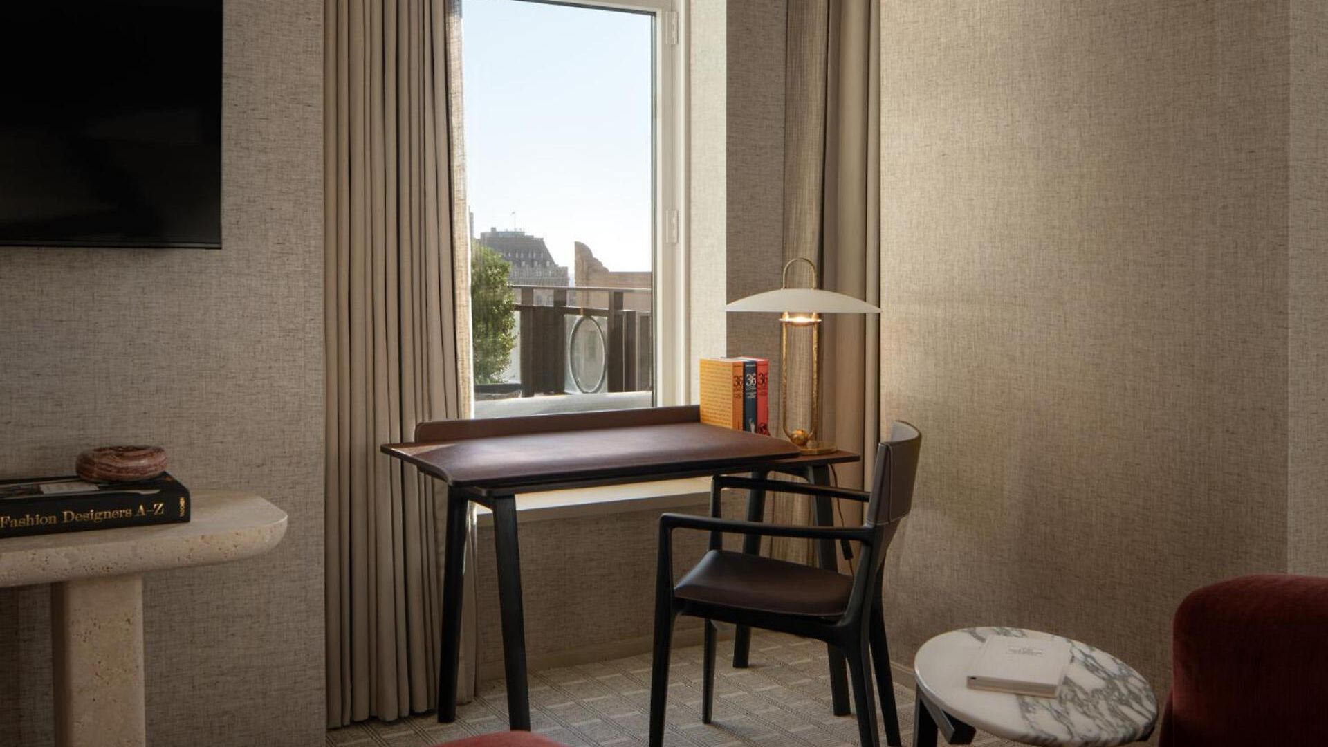 Four Seasons Downtown 5*