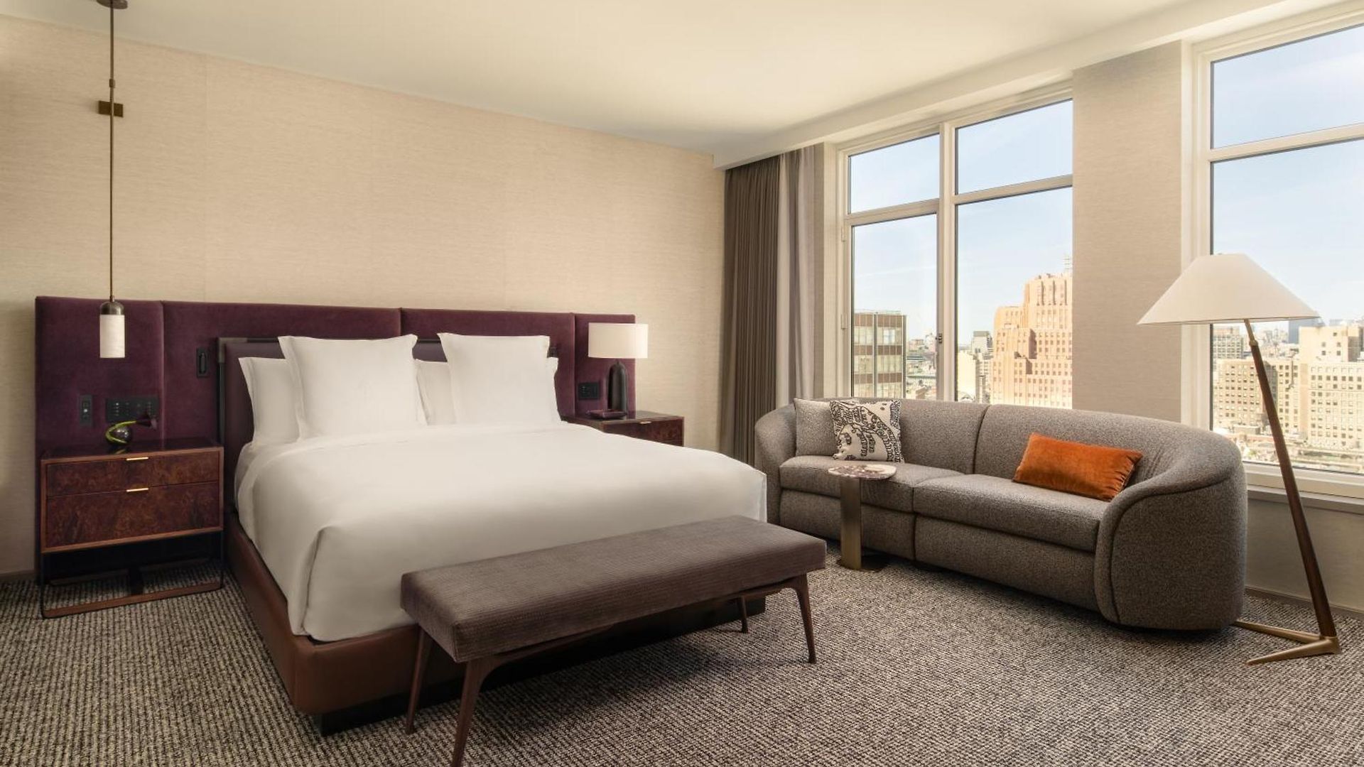 Four Seasons Downtown Hotel 5*