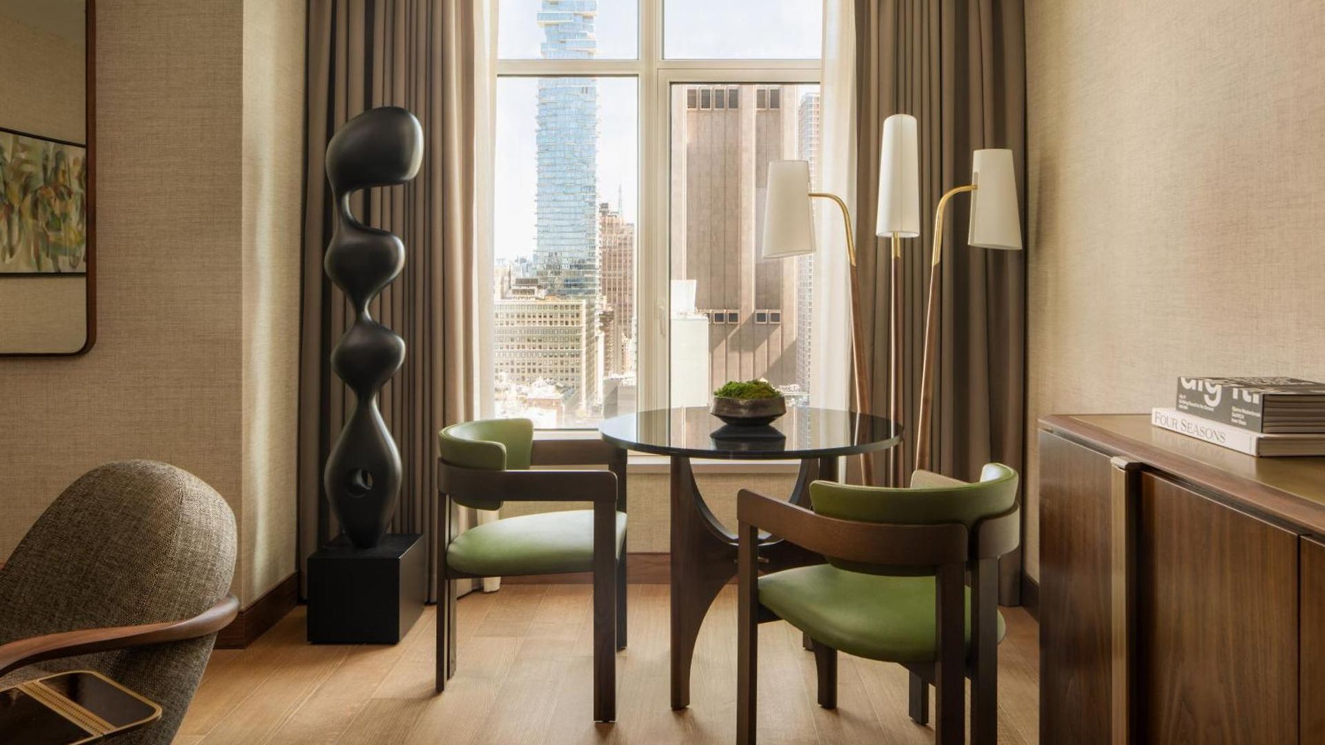 Four Seasons Downtown 5*